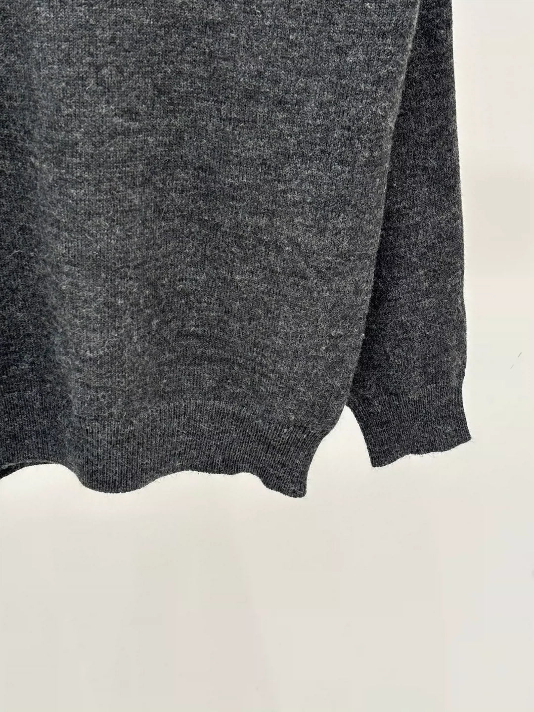 M 25 Spring and Summer new V-neck letter logo embroidery solid color simple casual knitted long sleeve