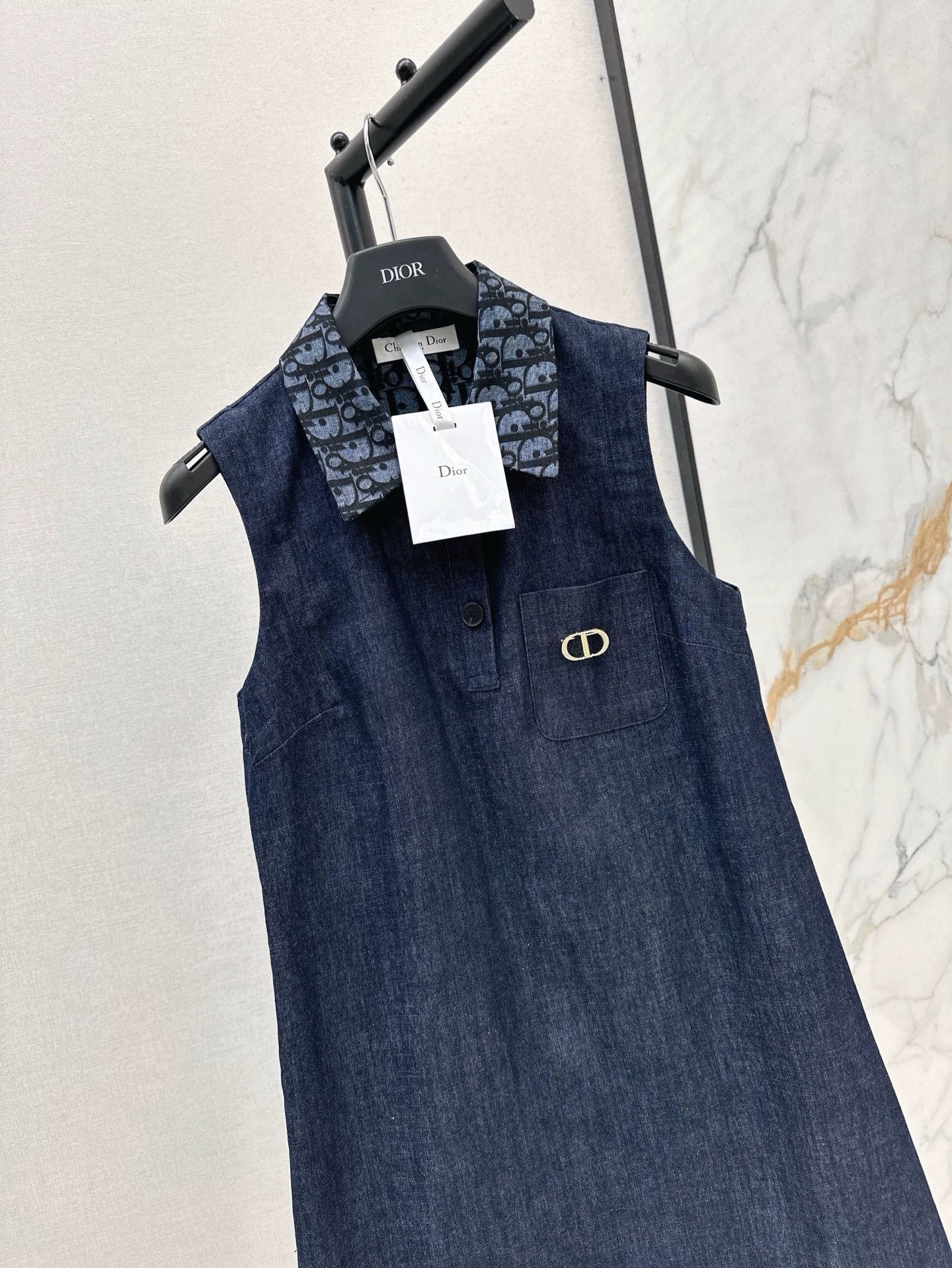 D 25 Spring/Summer Latest Lapel Sleeveless Dresses