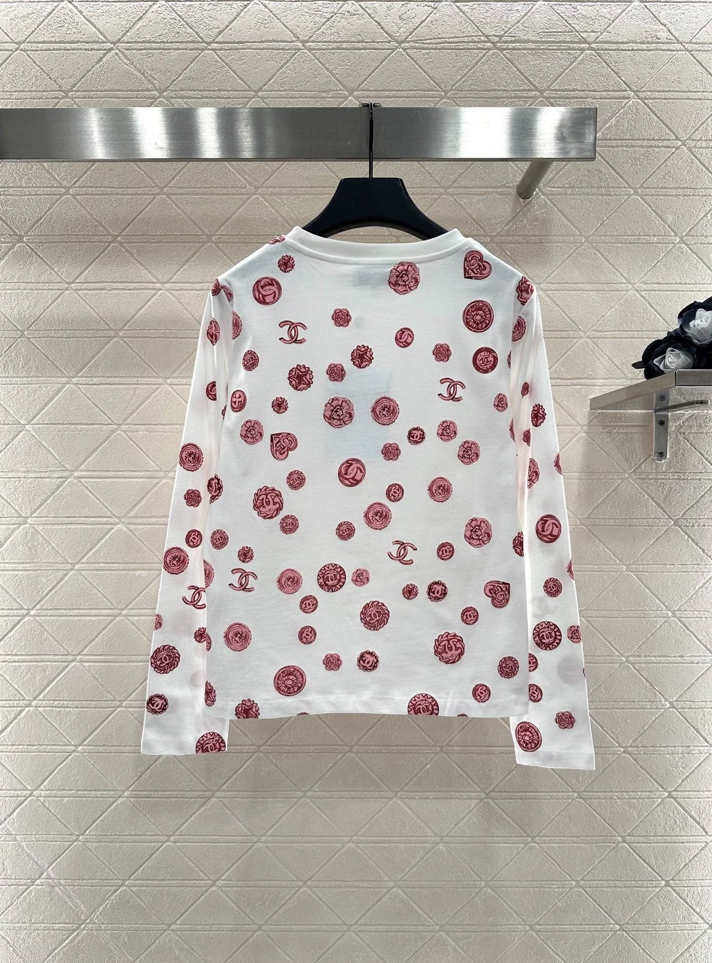 C 25 Letter Camellia Round Neck Long Sleeves