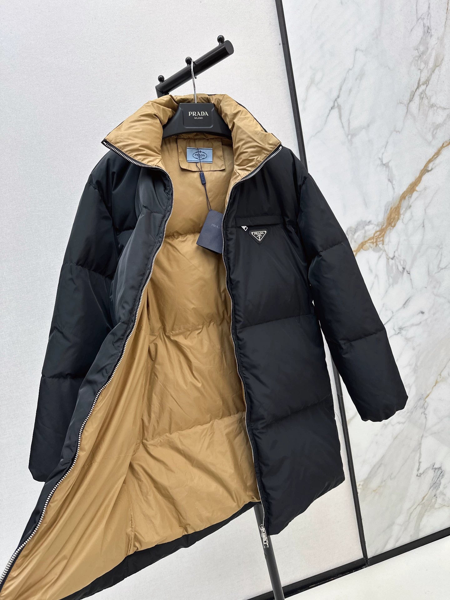 P 25fw Waisted mid-length down jacket