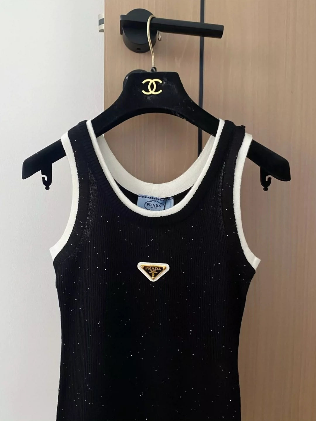 P 25 New color clashing triangle label knitted undershirt