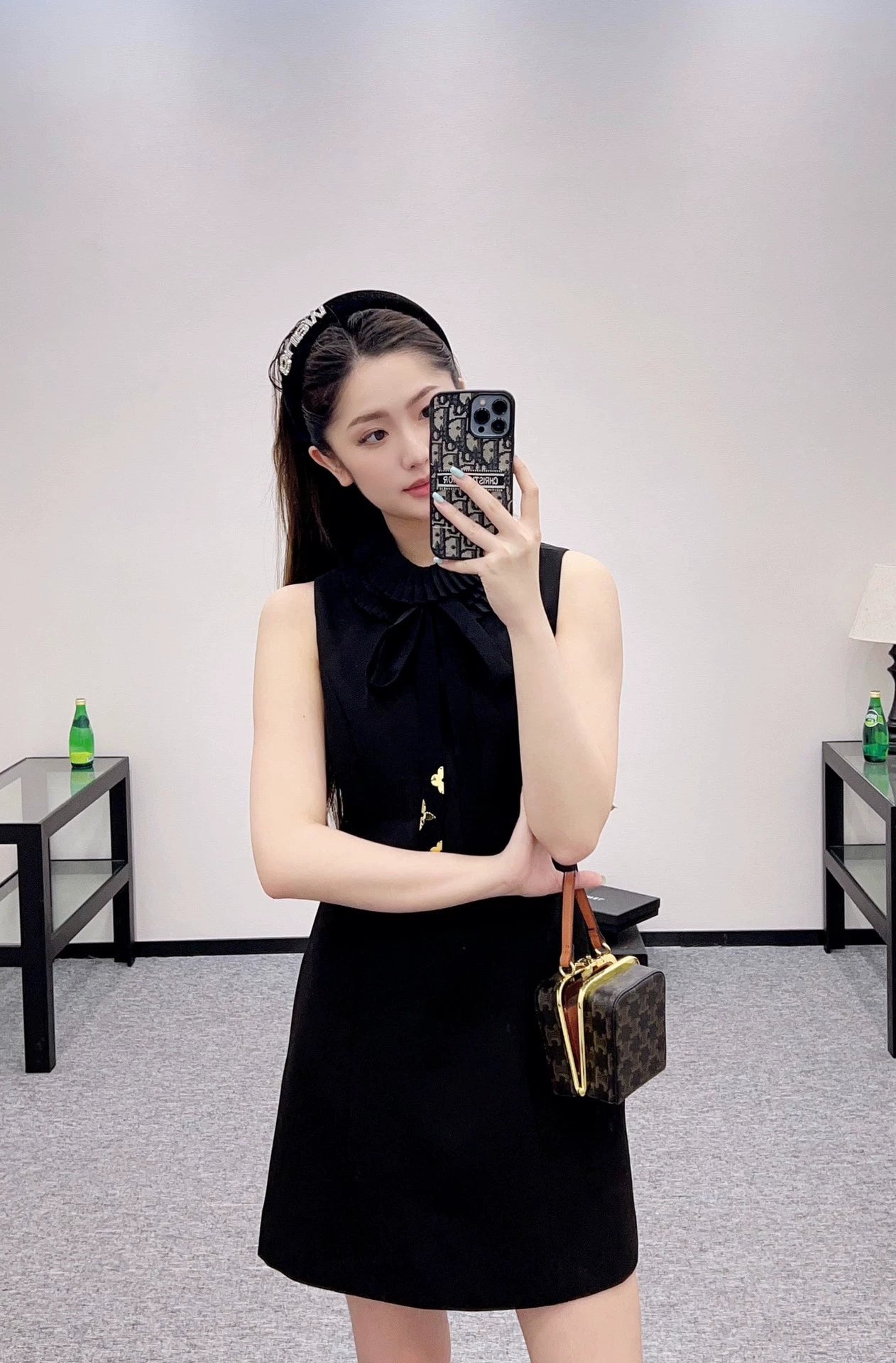 L 25 Bow Sleeveless Dress
