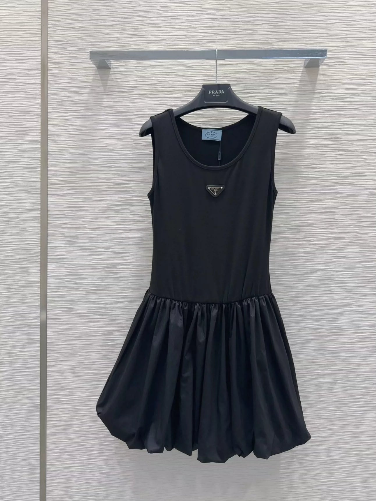 P 25 New Triangle Label Vest Pod Dress (Black & White)