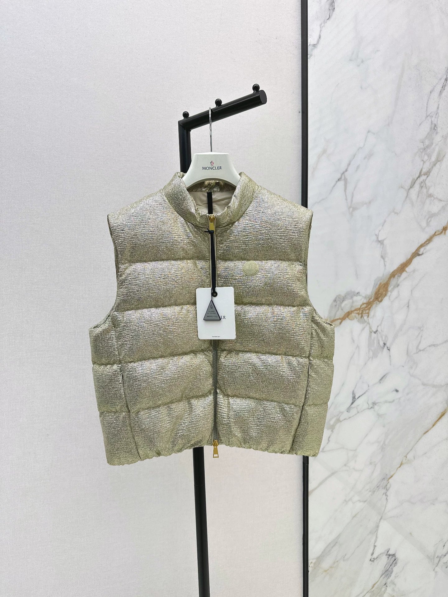 MON 25fw Silver stand collar down vest