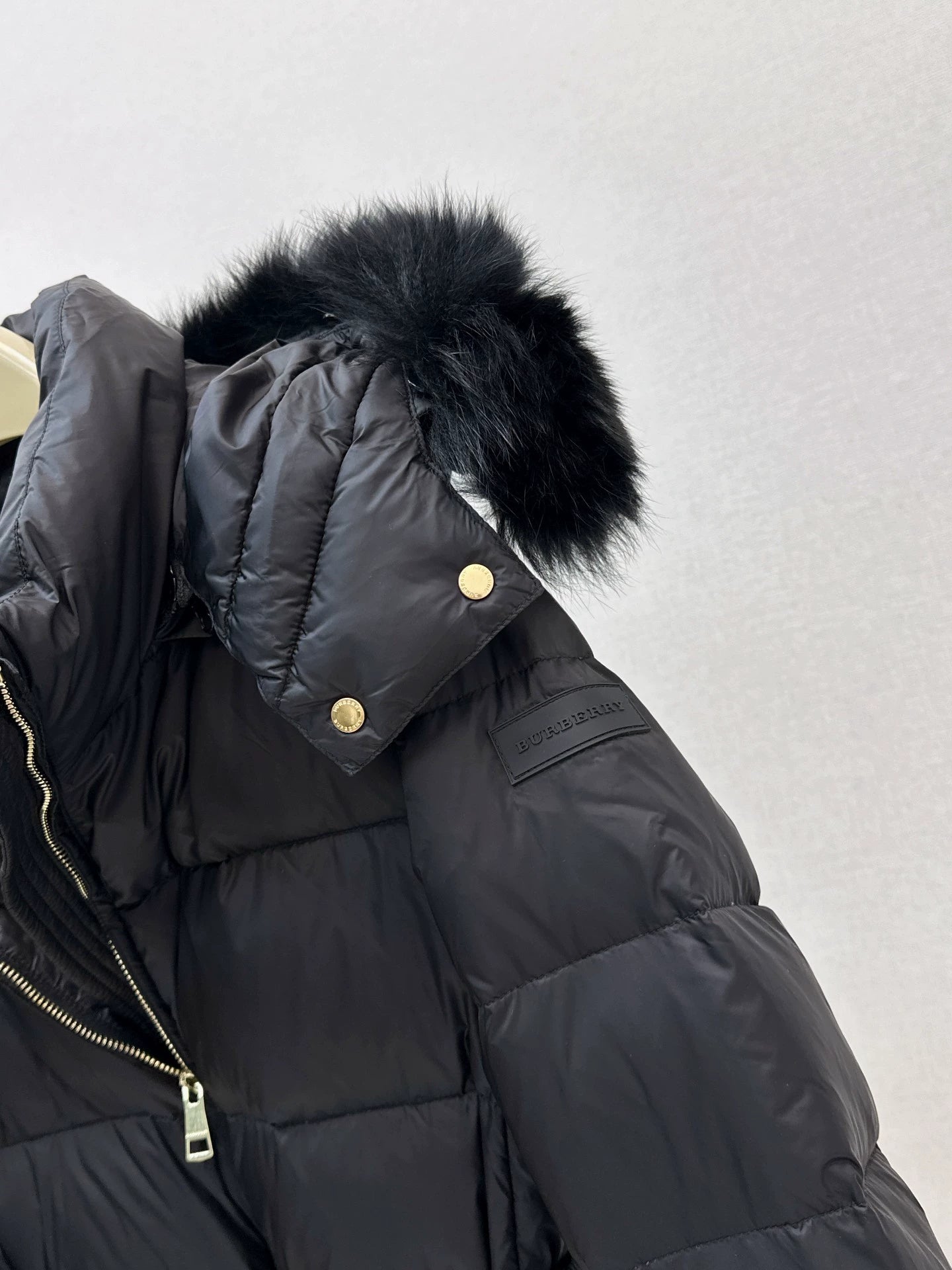 Bru 25fw Hooded slim-fit mid-length down jacket