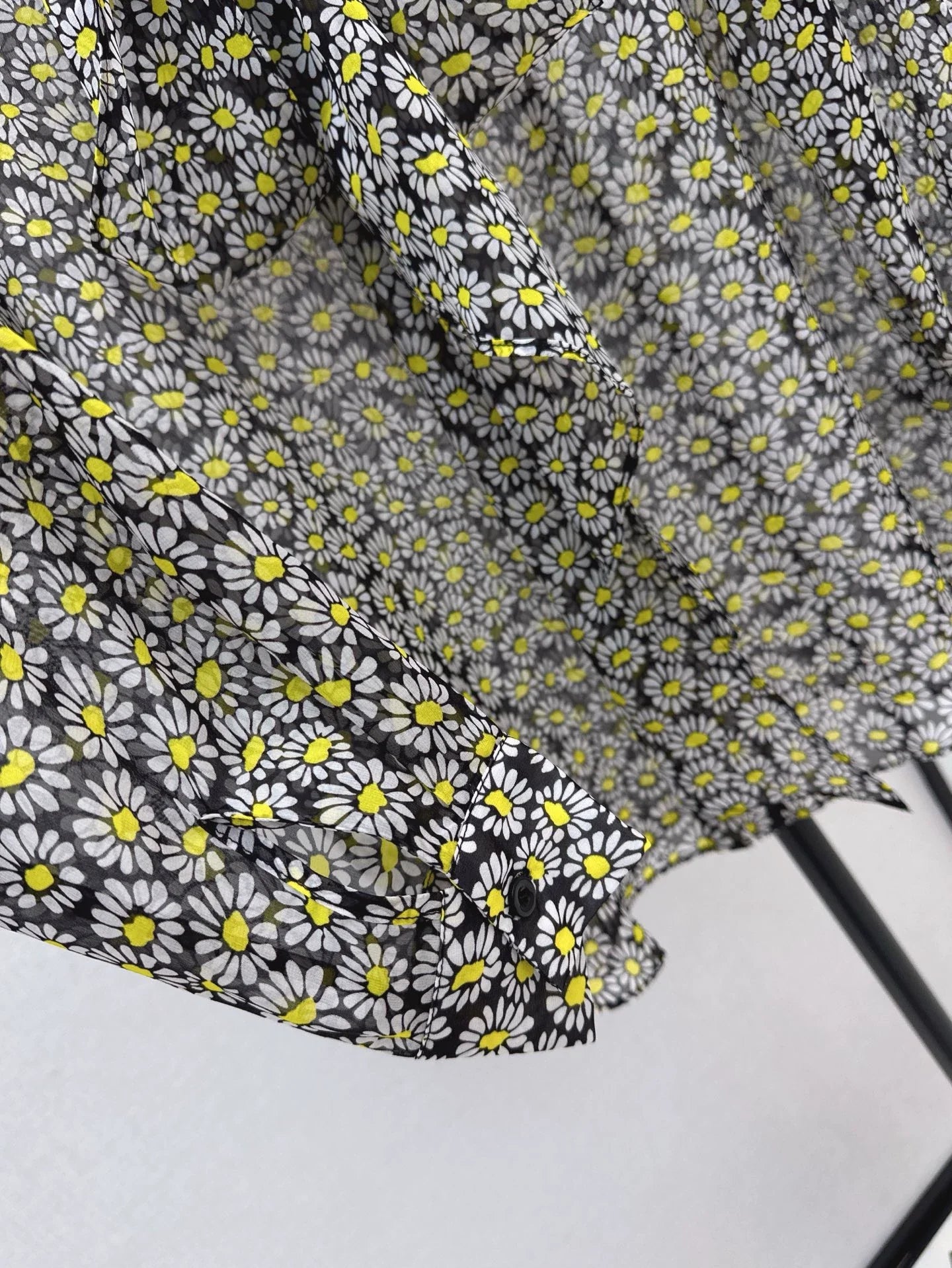 25 Spring and Summer New Daisy Printed Shirt