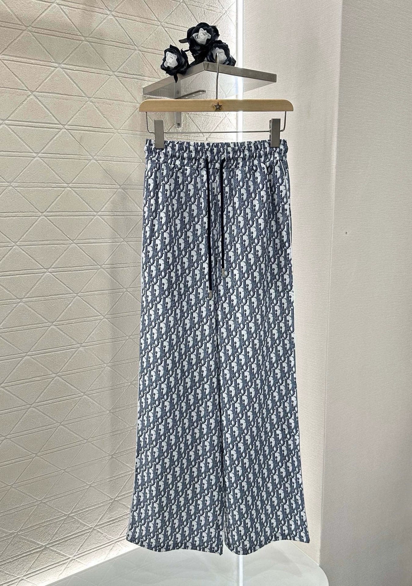D 25 Printed Silhouette Shirt and Pants Set
