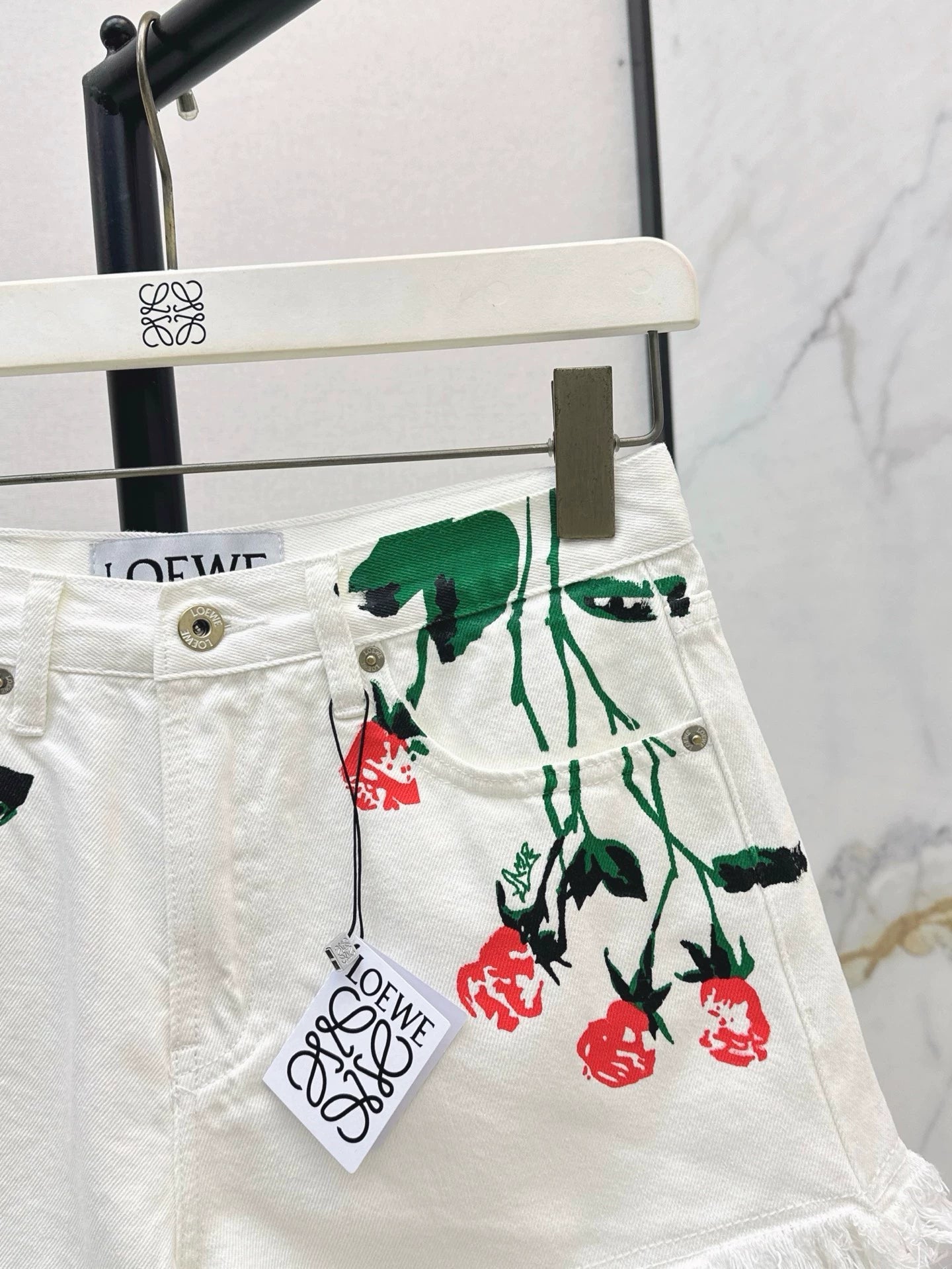 LO 25 Spring/Summer New Resort Collection Rose Print White Denim Shorts
