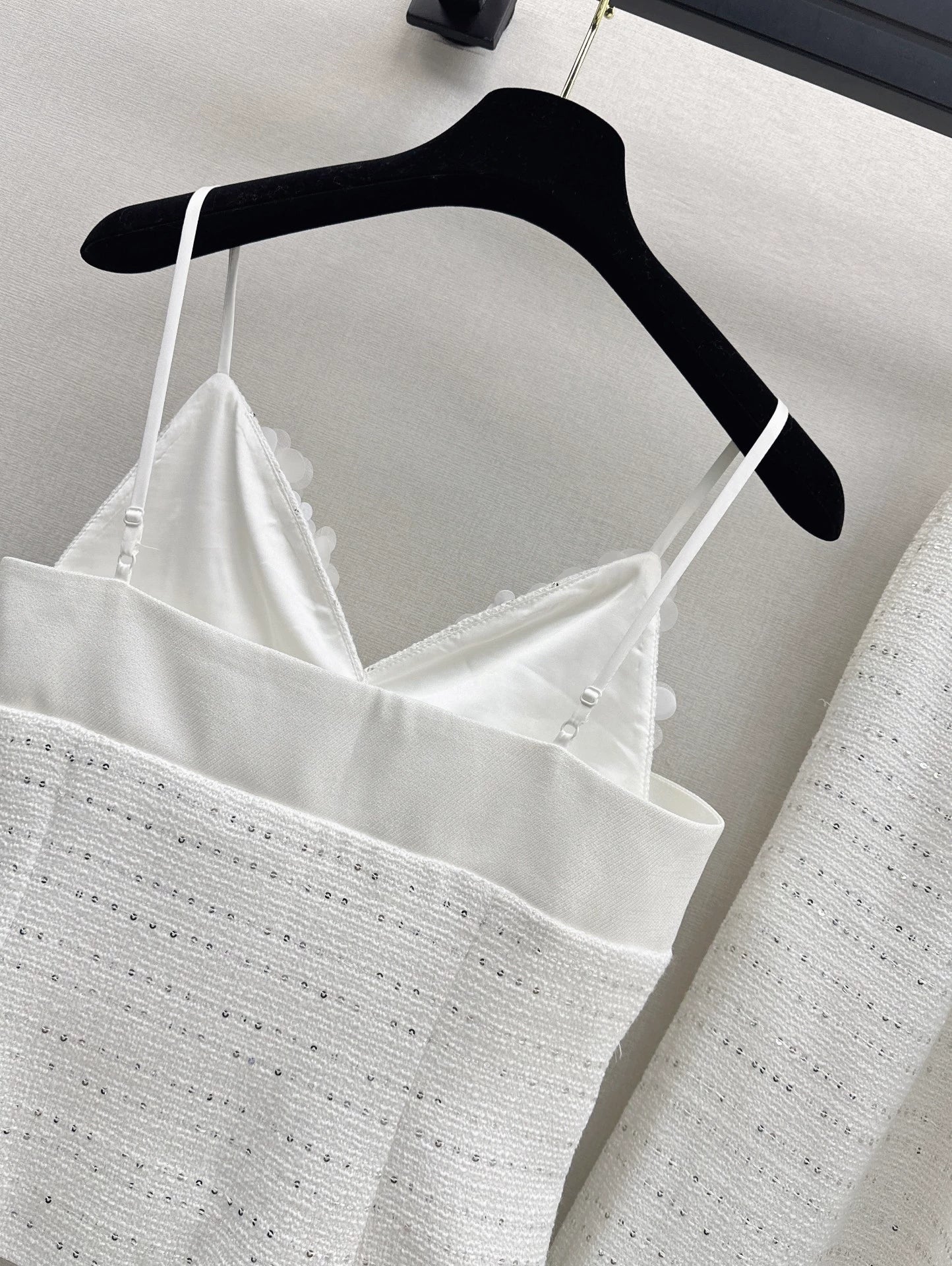 C New Spring/Summer 3D Flower Embellished Camisole with Waist Chain, High-Waisted Skirt