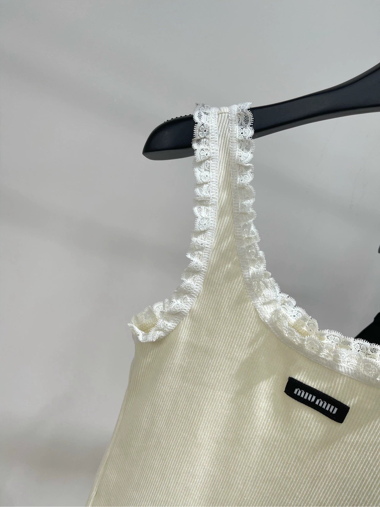 M 25 Apricot lace vest