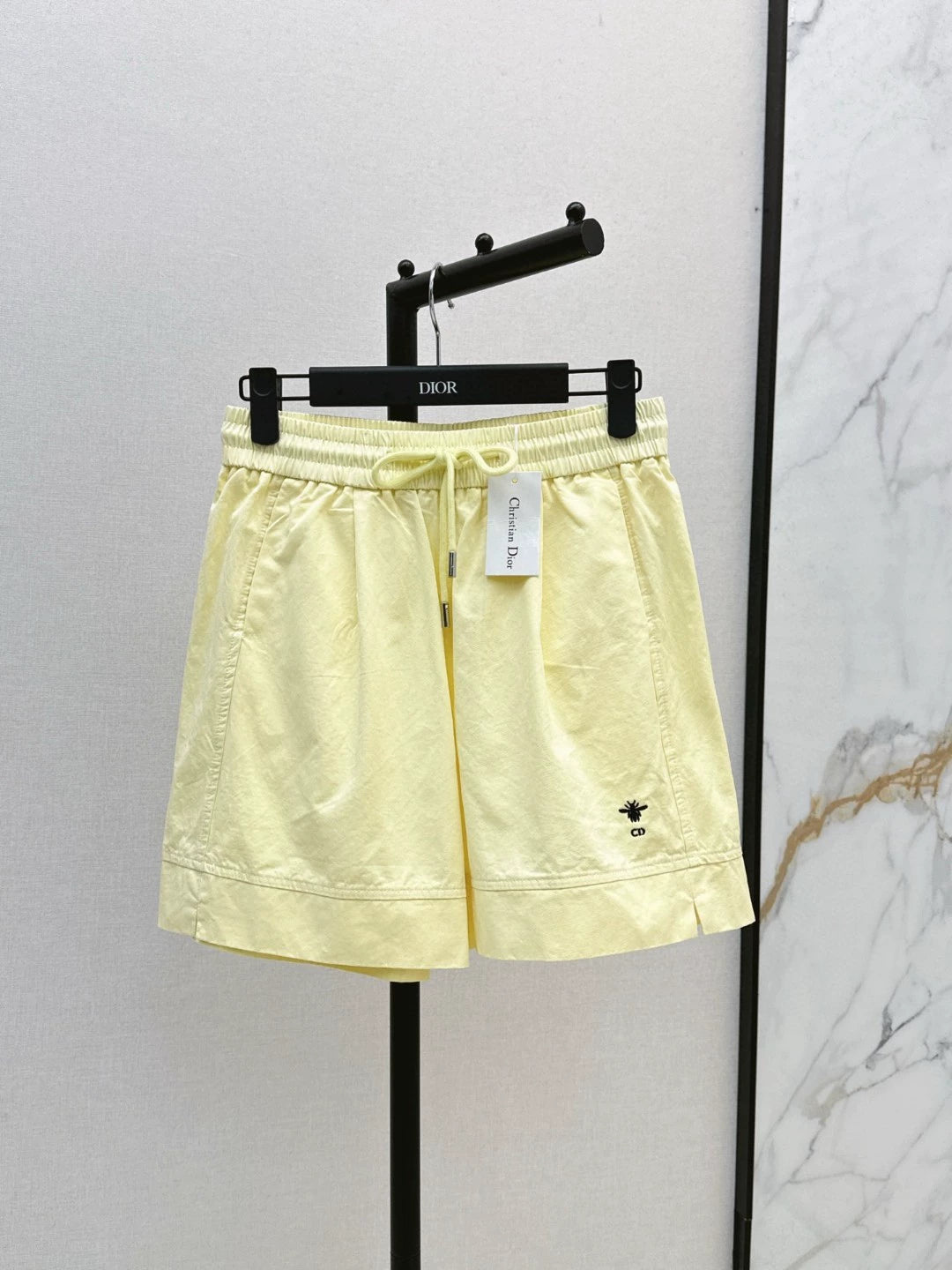 D 25 New Bee Embroidered Casual Shorts
