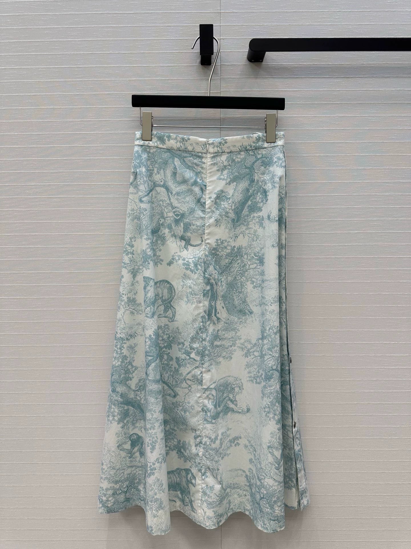D 25 New Jungle animal print, two side buttons half skirt