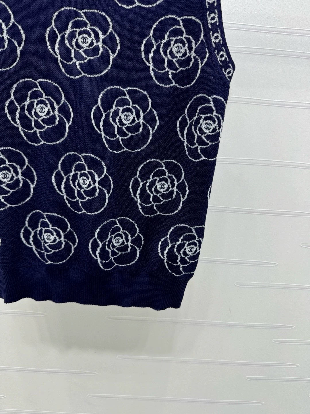 C 25 Camellia Jacquard Knit Vest