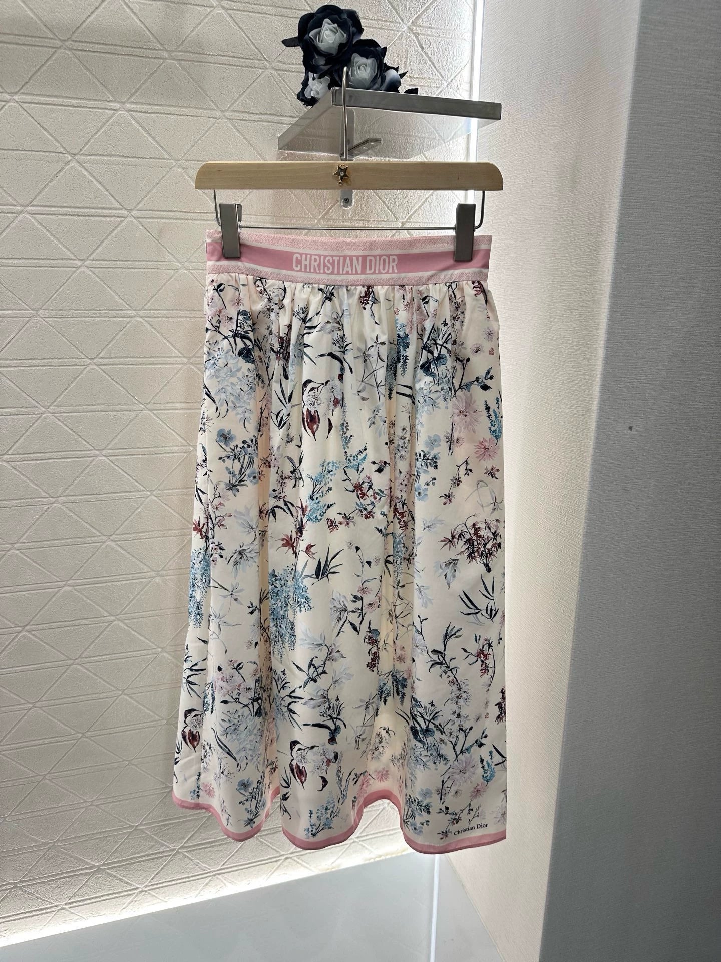 D 25 Ribbon Printed High Waist Half Skirt