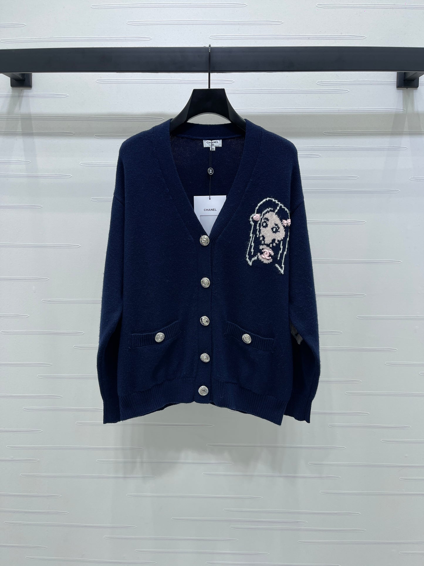 C 25 Early Autumn New Comic Pattern V-Neck Long Sleeve Cardigan