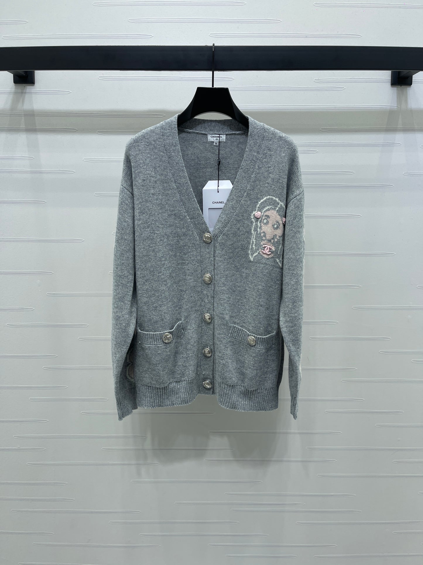 C 25 Early Autumn New Comic Pattern V-Neck Long Sleeve Cardigan