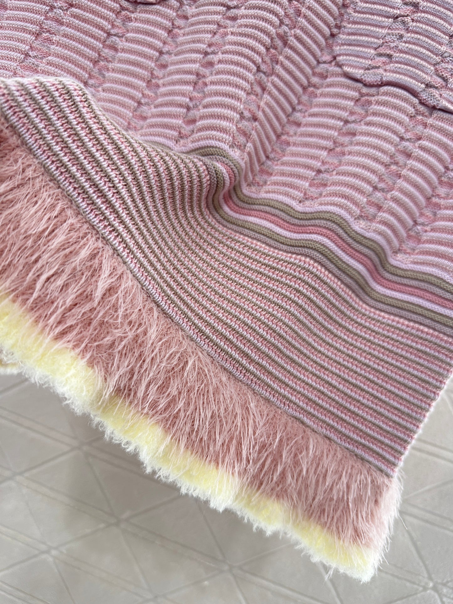 C 25 Contrast color knitted hip skirt