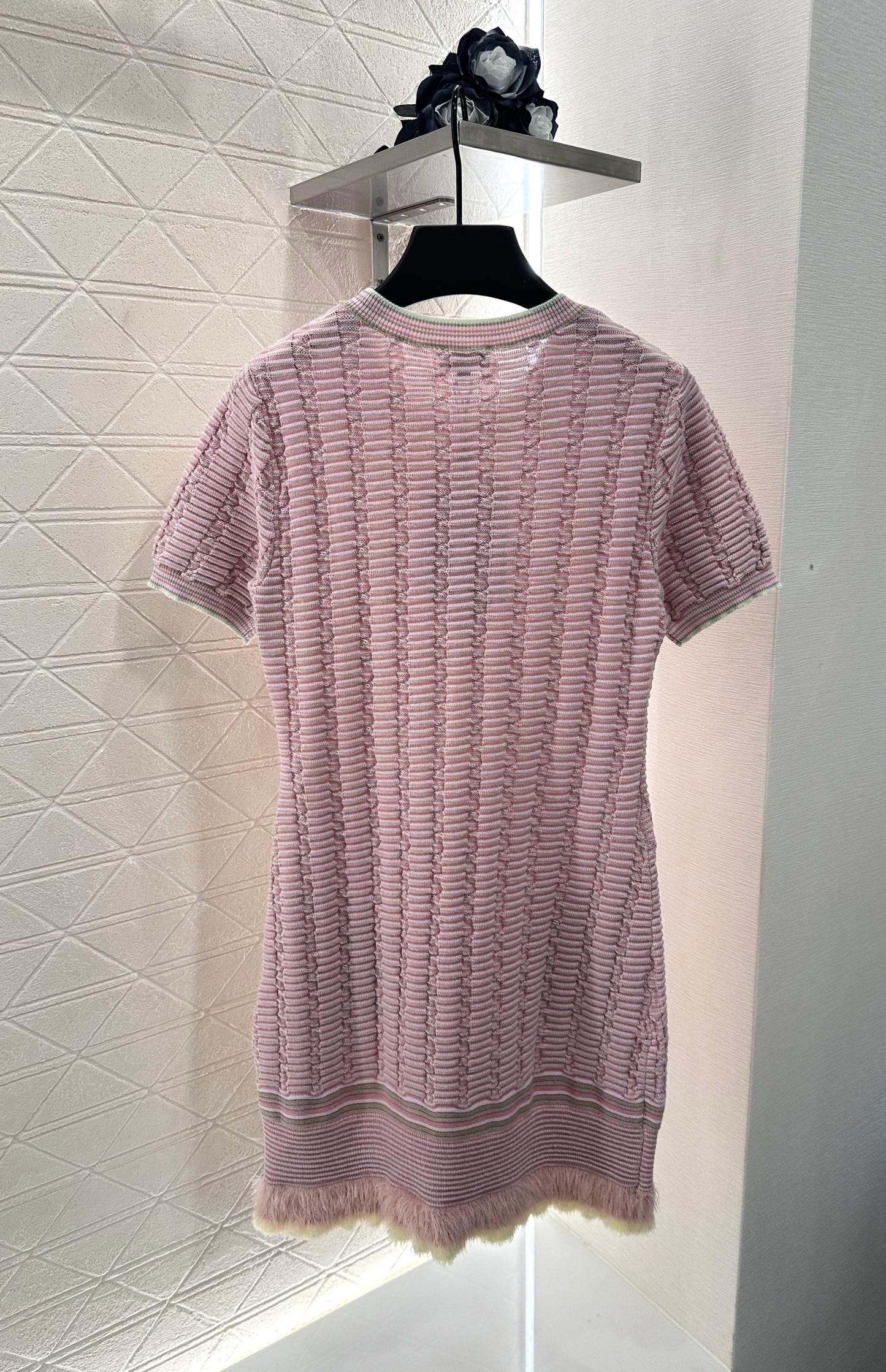 C 25 Flowing tassels contrasting color knitted short-sleeved dress