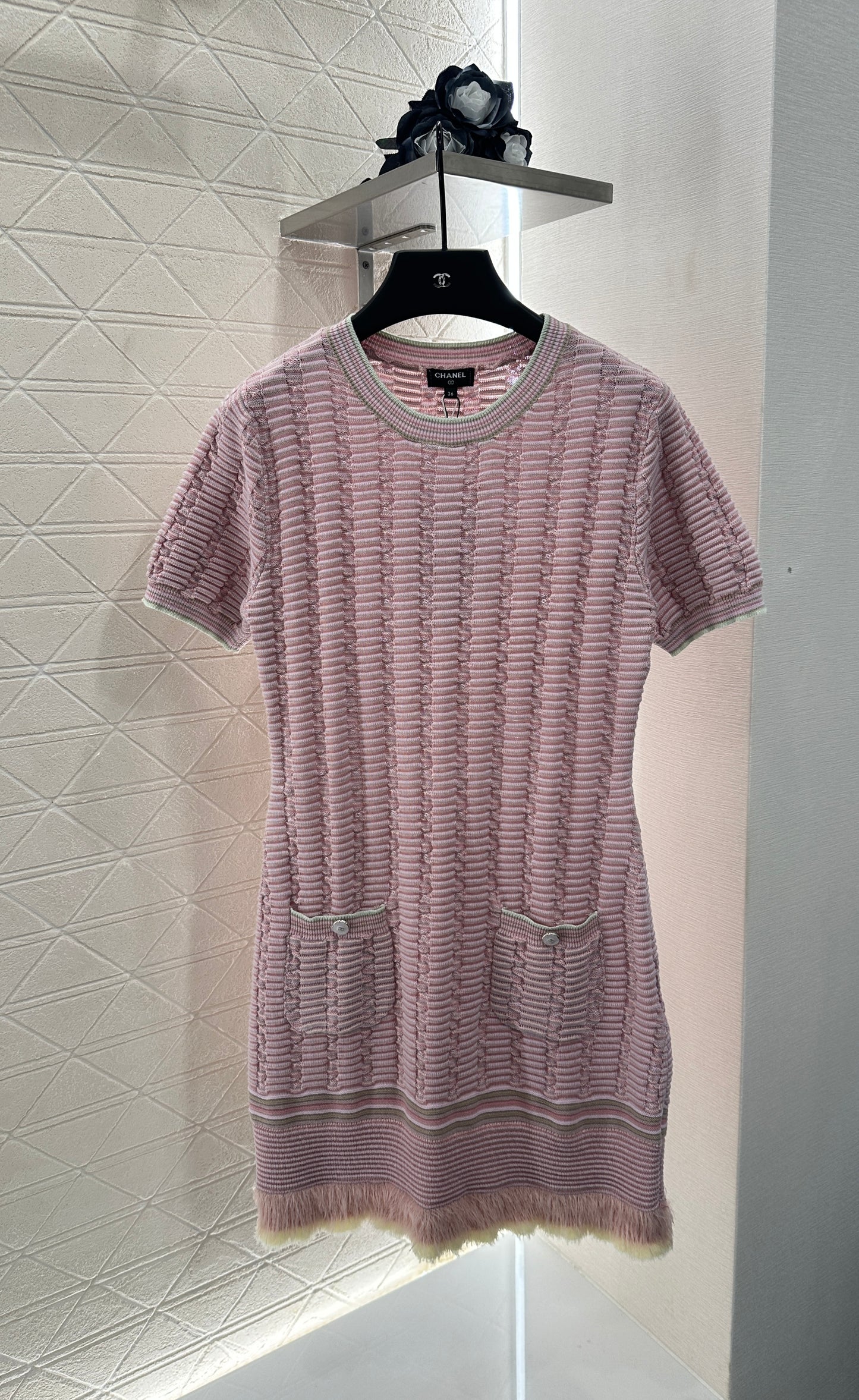 C 25 Flowing tassels contrasting color knitted short-sleeved dress