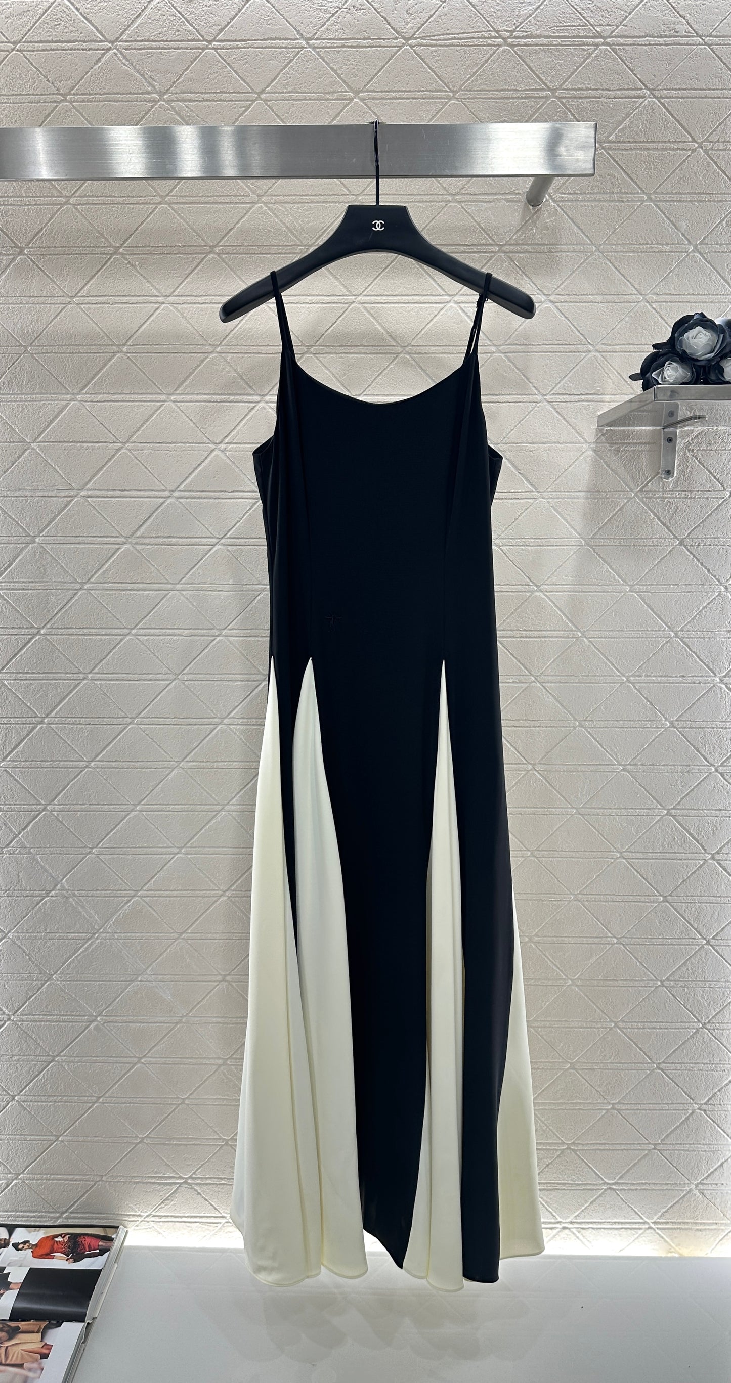 D 25 Contrast color stitching suspender long skirt