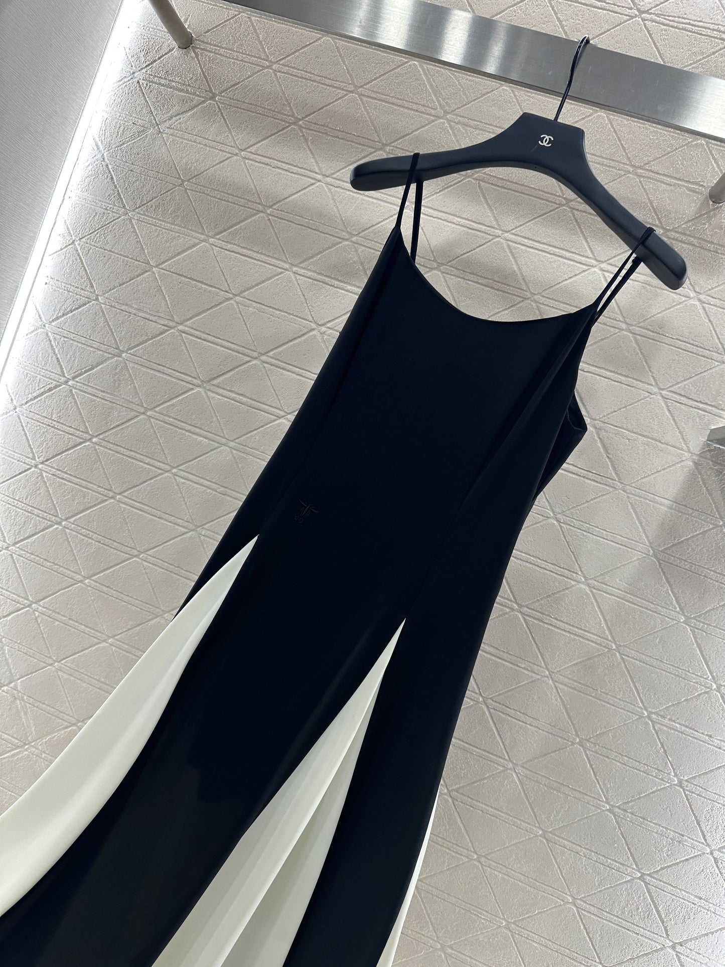 D 25 Contrast color stitching suspender long skirt