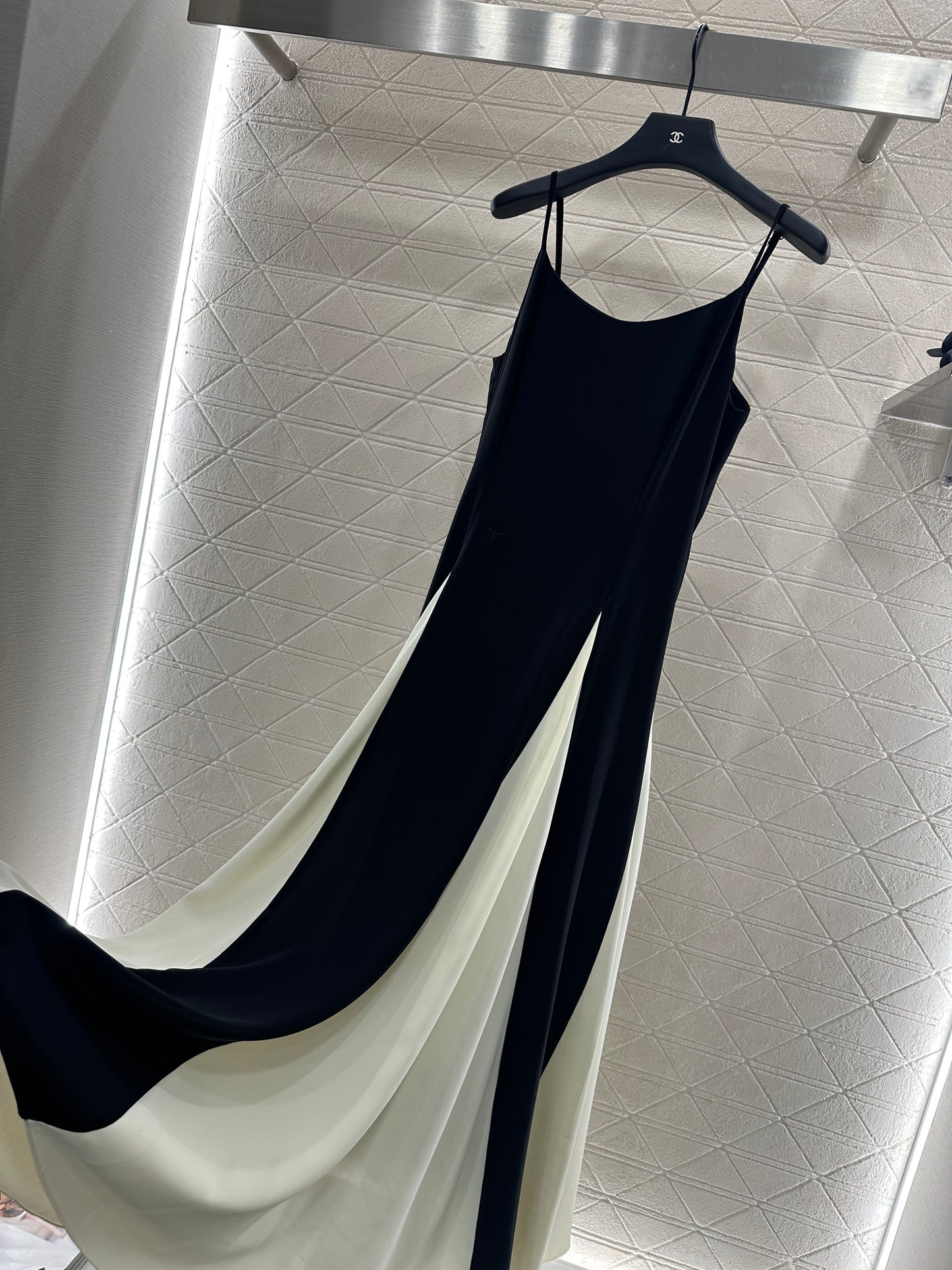 D 25 Contrast color stitching suspender long skirt