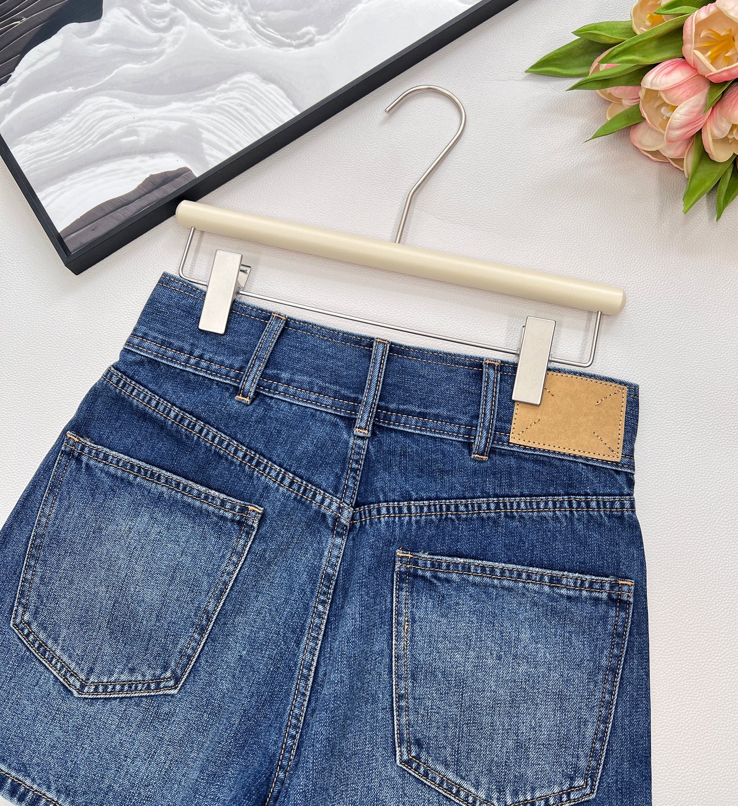 CE 25 Sommer neues Produkt blau hohe Taille Gürtelschlaufe Taschendekoration Jeans-Shorts