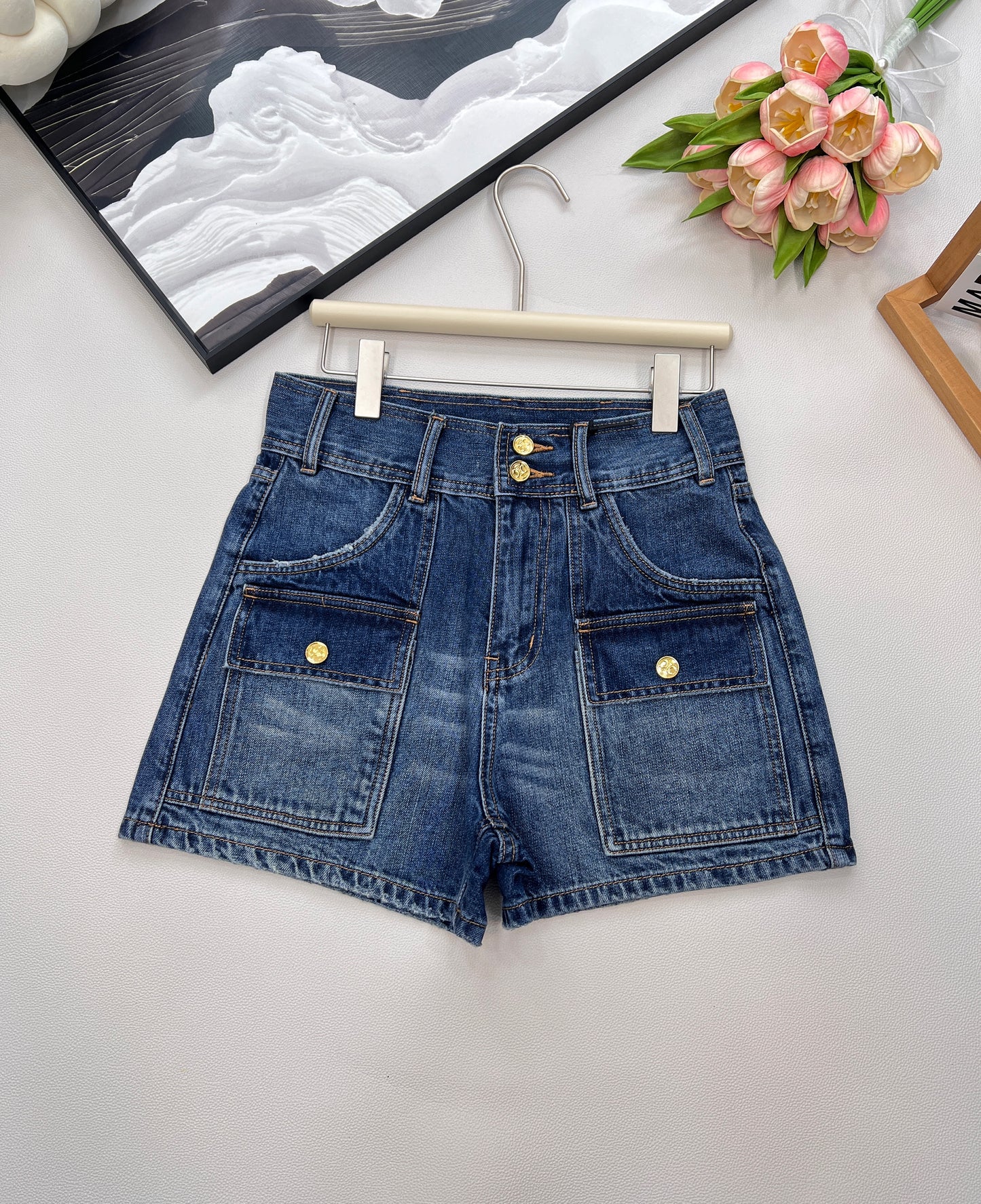 CE 25 Sommer neues Produkt blau hohe Taille Gürtelschlaufe Taschendekoration Jeans-Shorts