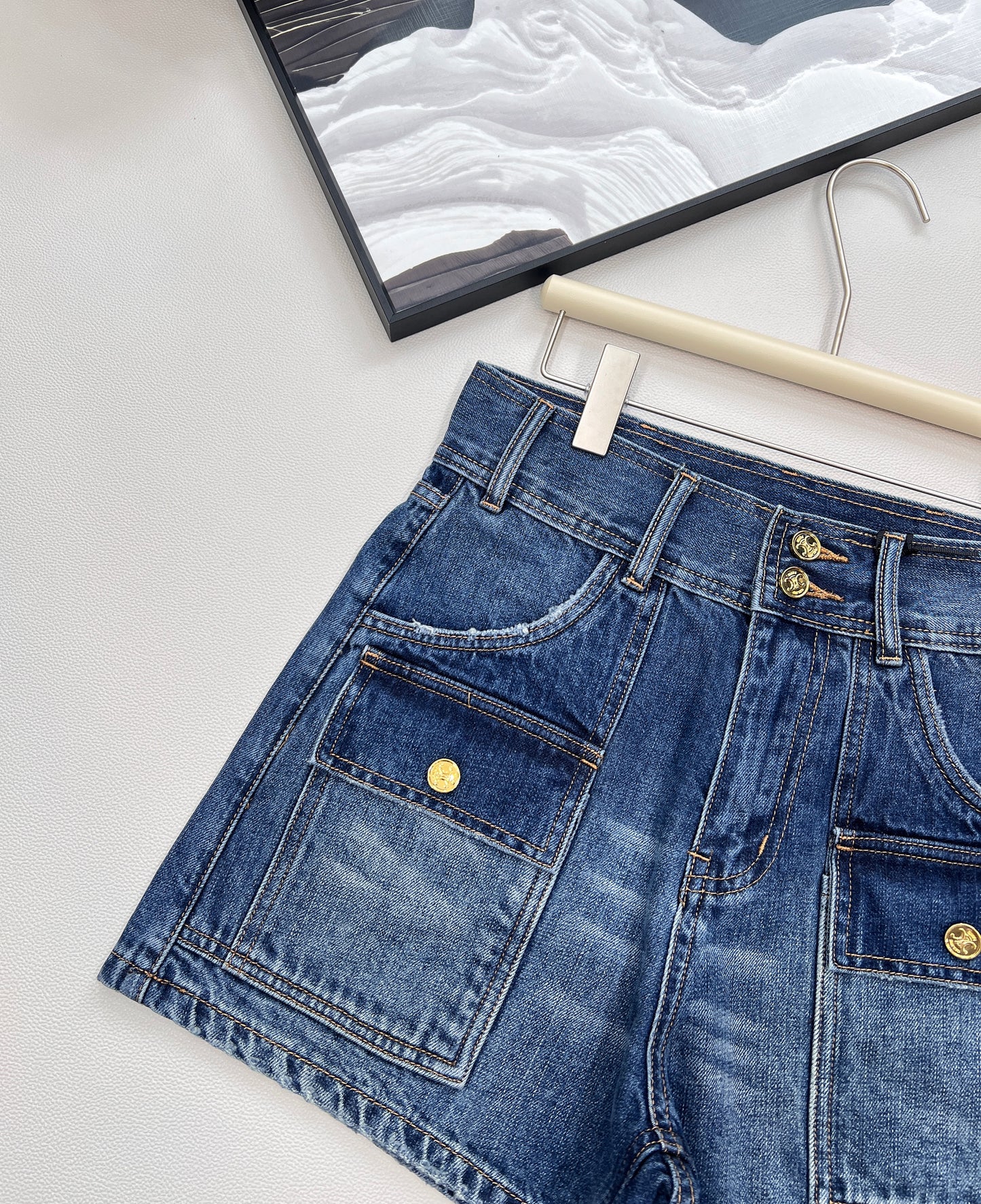 CE 25 Sommer neues Produkt blau hohe Taille Gürtelschlaufe Taschendekoration Jeans-Shorts