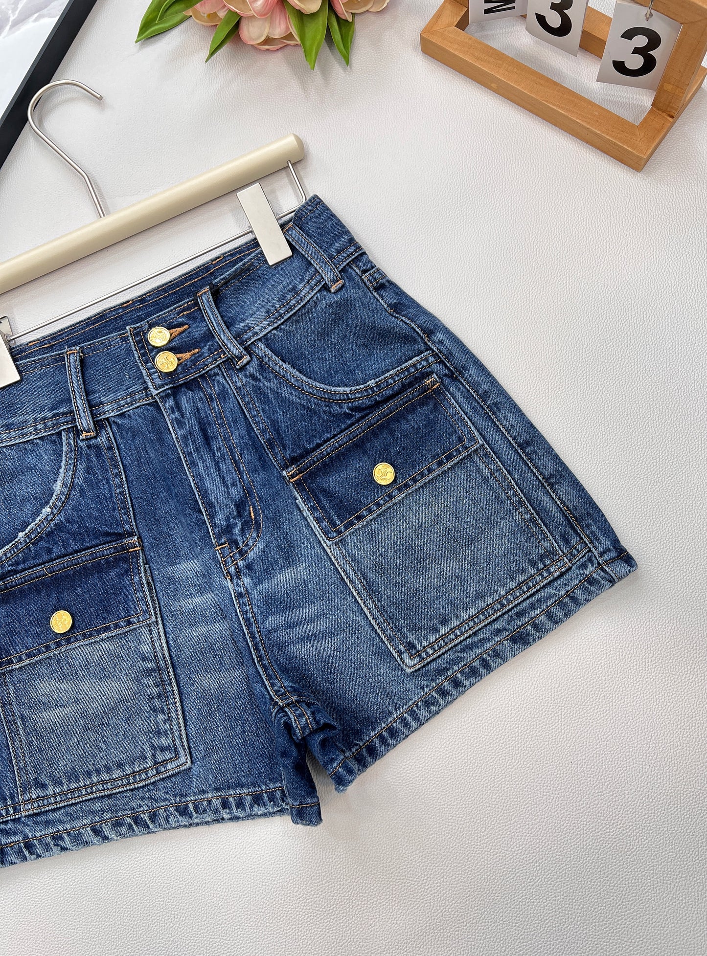 CE 25 Sommer neues Produkt blau hohe Taille Gürtelschlaufe Taschendekoration Jeans-Shorts