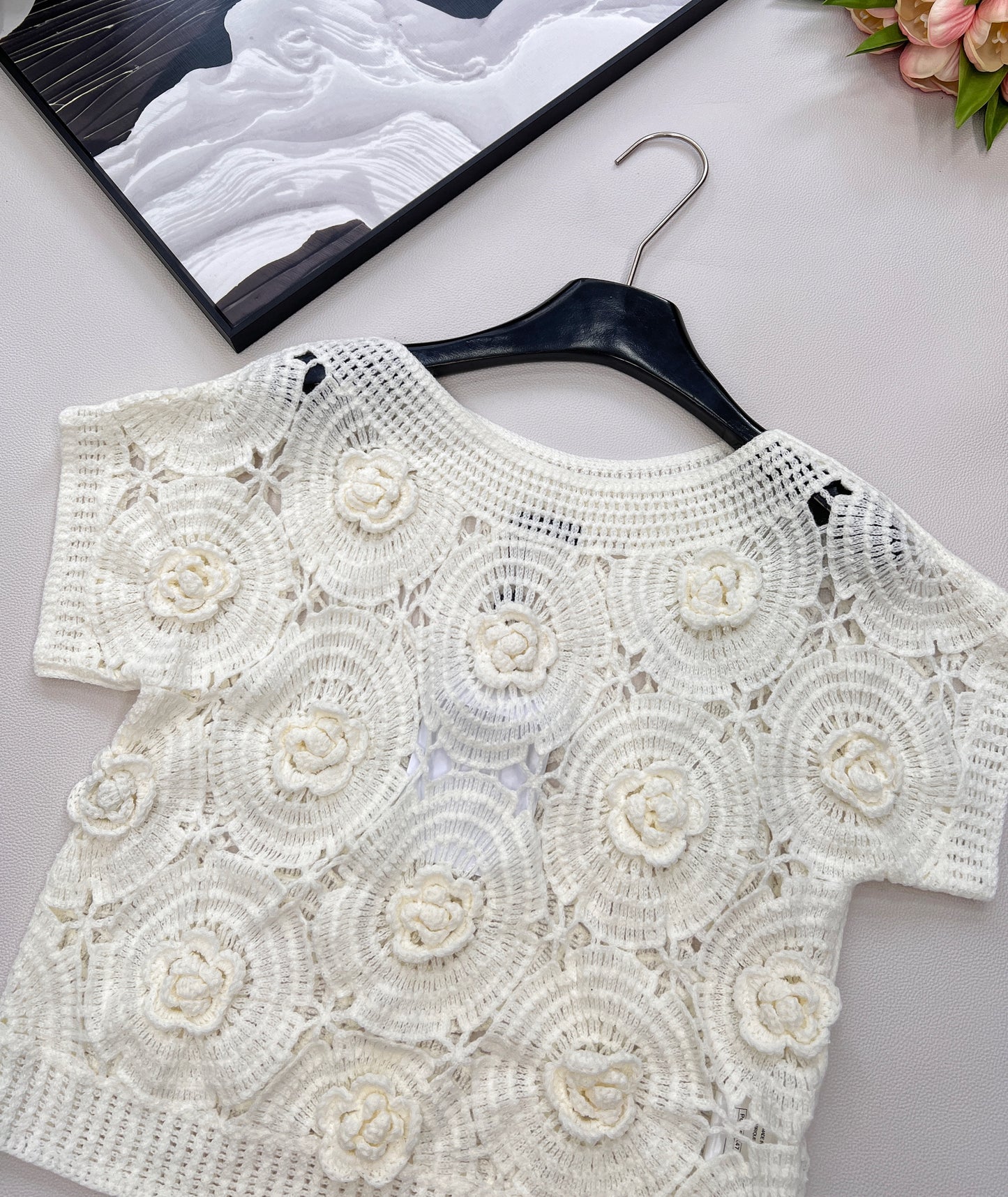 C 25 New Camellia Lace-Up Knitted Short-Sleeved Top.