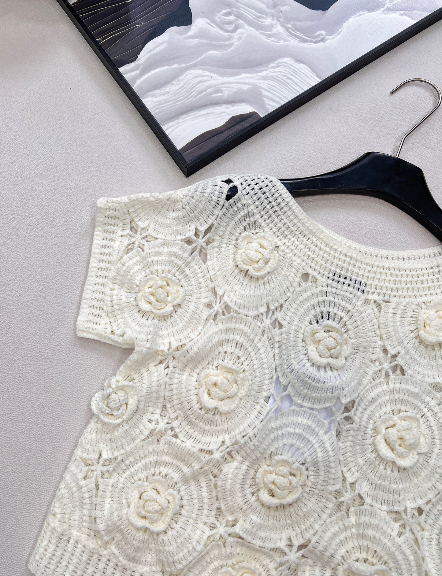 C 25 New Camellia Lace-Up Knitted Short-Sleeved Top.