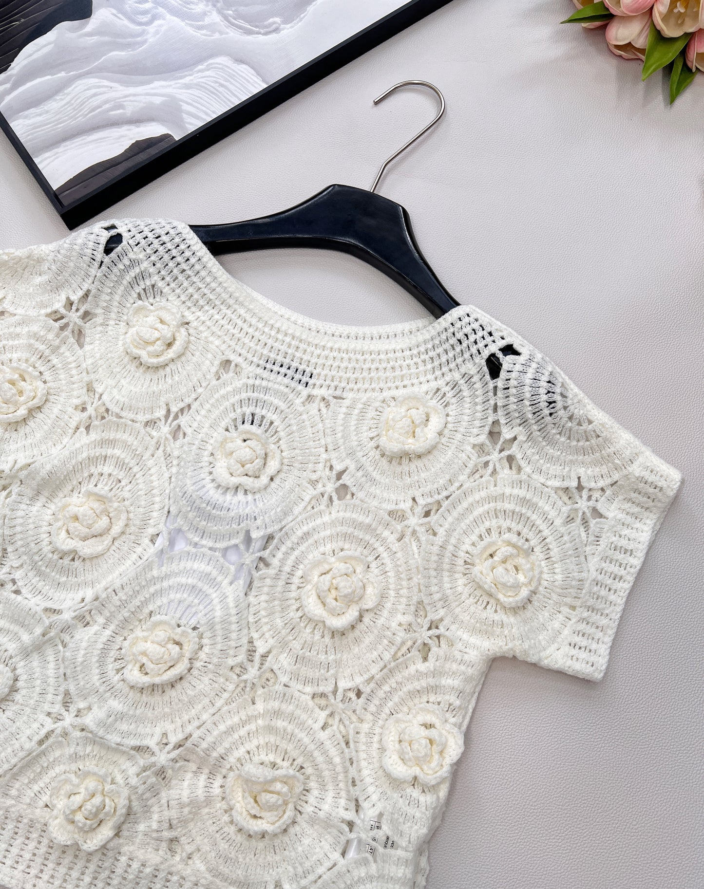 C 25 New Camellia Lace-Up Knitted Short-Sleeved Top.
