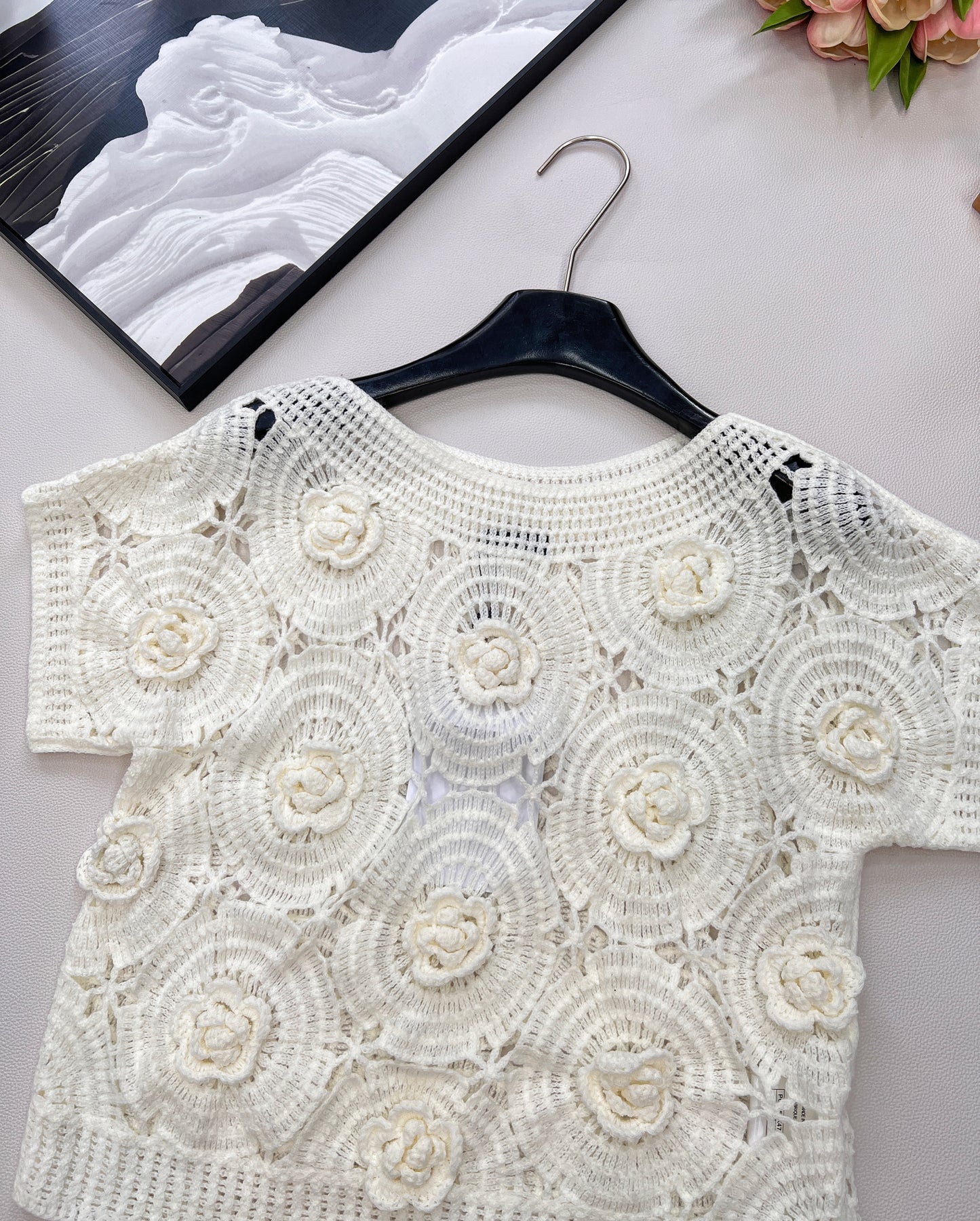 C 25 New Camellia Lace-Up Knitted Short-Sleeved Top.