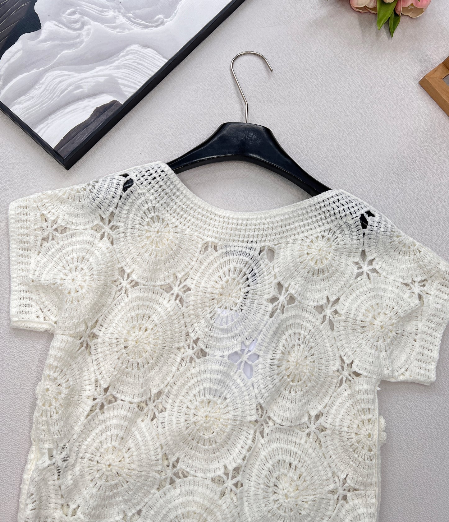 C 25 New Camellia Lace-Up Knitted Short-Sleeved Top.