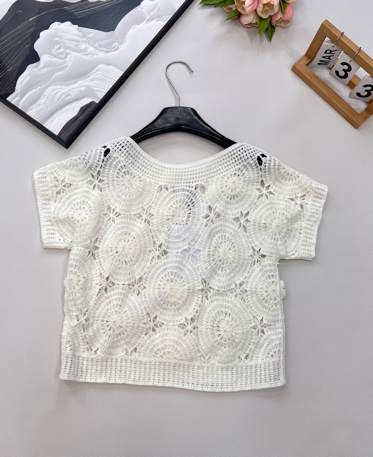 C 25 New Camellia Lace-Up Knitted Short-Sleeved Top.