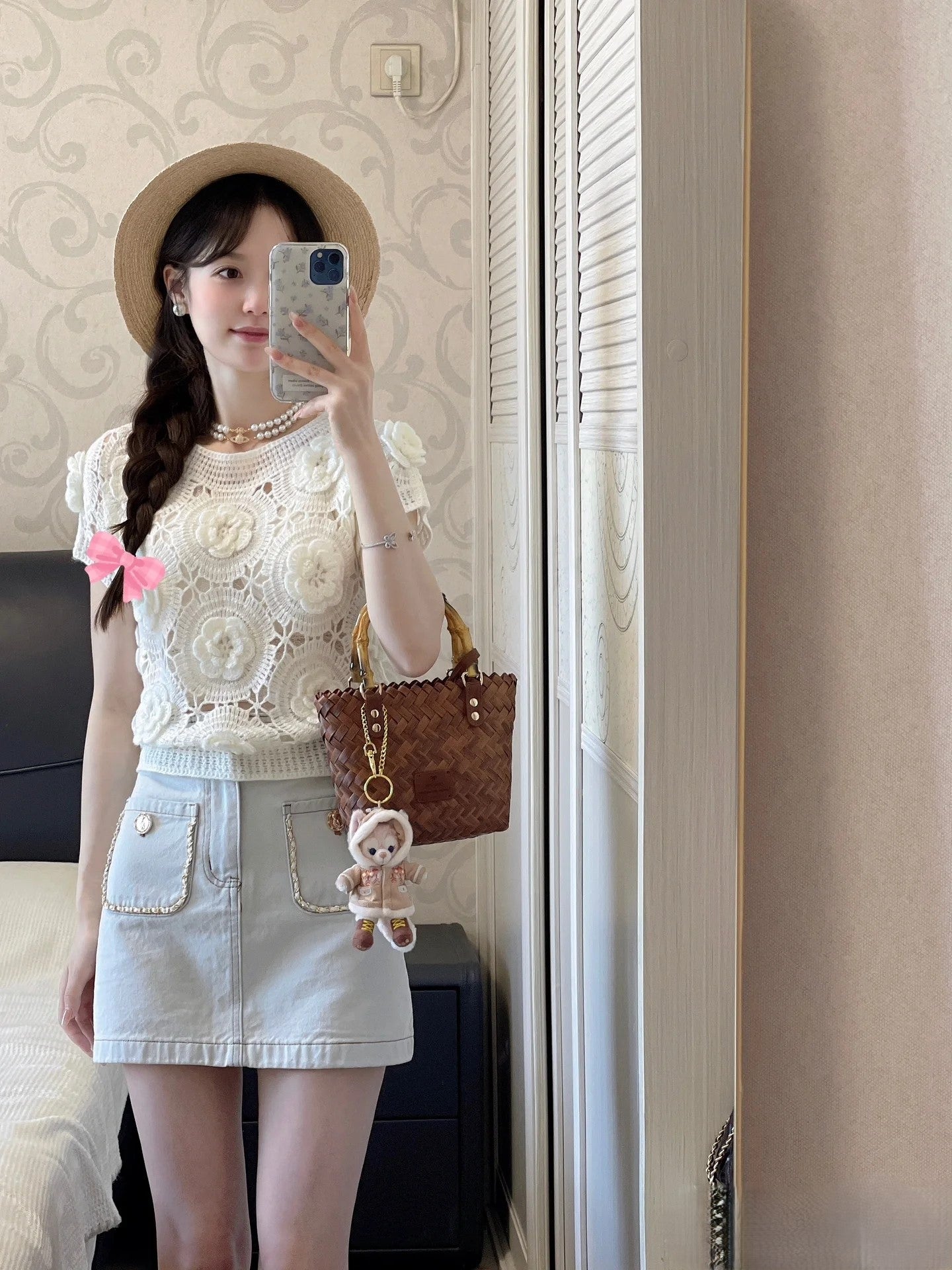 C 25 New Camellia Lace-Up Knitted Short-Sleeved Top.
