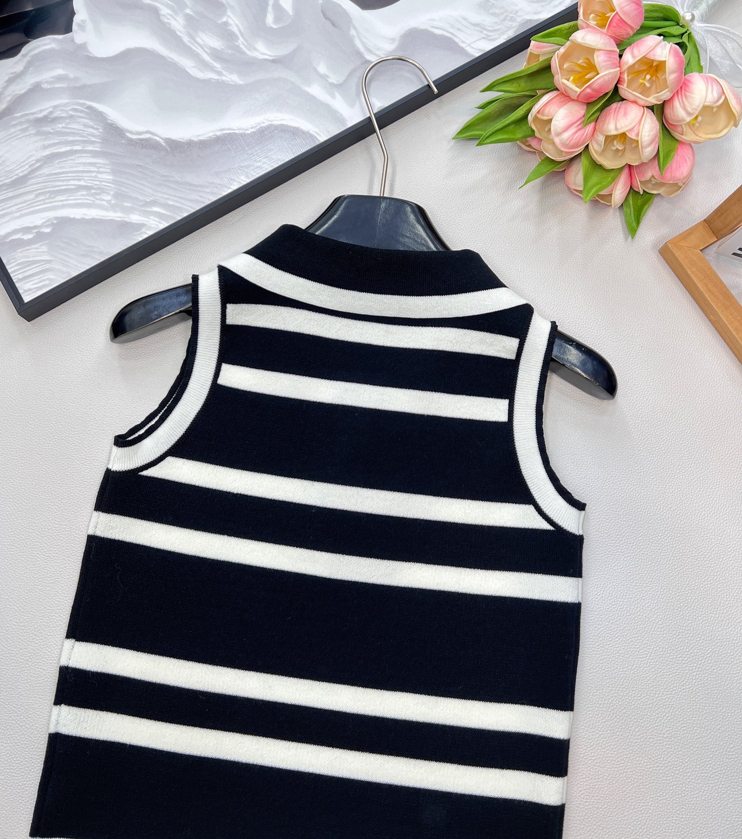 Y 25 New lapel embroidered letter striped vest.