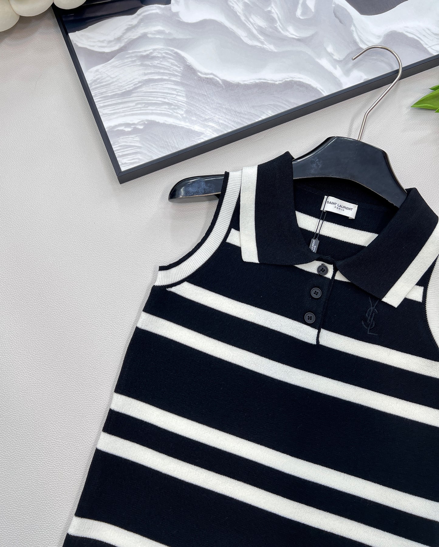 Y 25 New lapel embroidered letter striped vest.