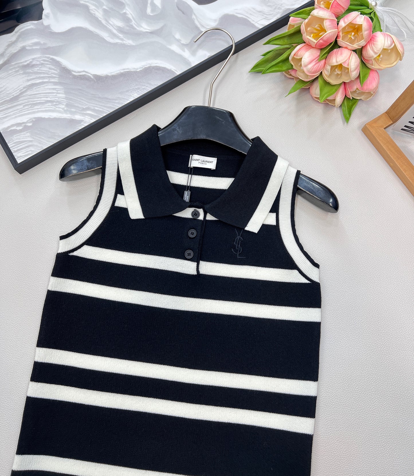Y 25 New lapel embroidered letter striped vest.