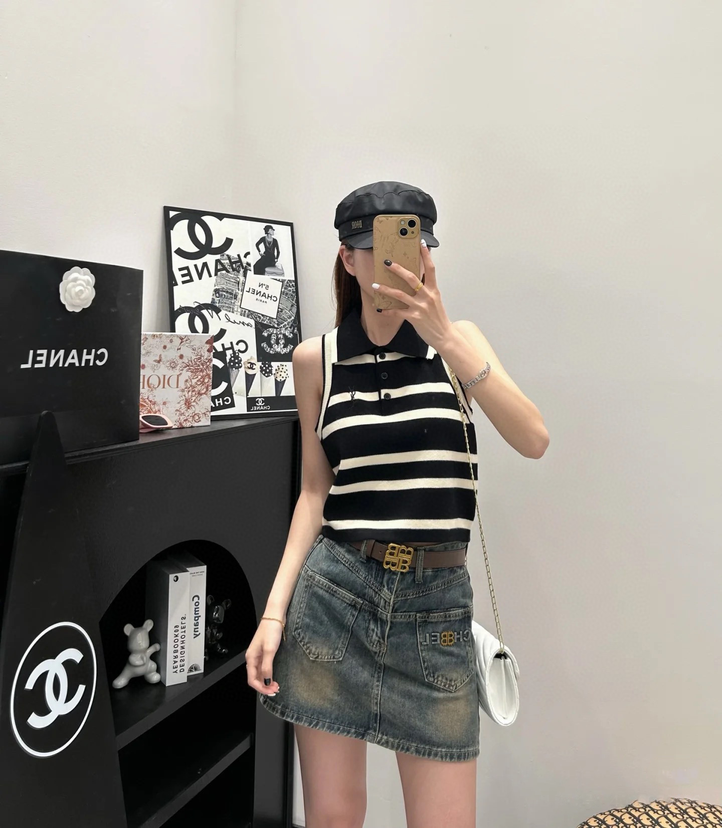 Y 25 New lapel embroidered letter striped vest.