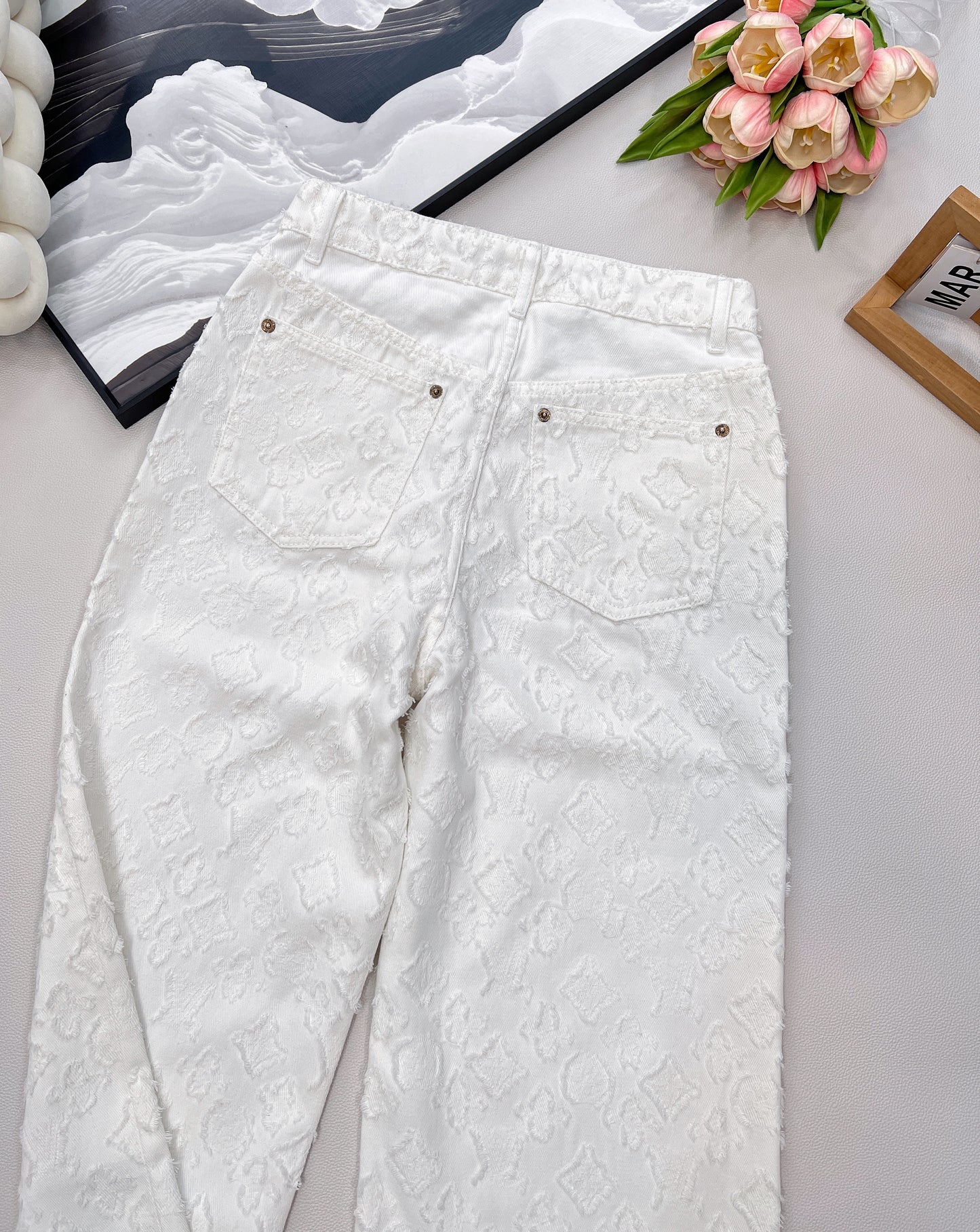 L 25 Early Autumn New Product Jacquard Tassel Hidden Flower Logo Denim Pants White
