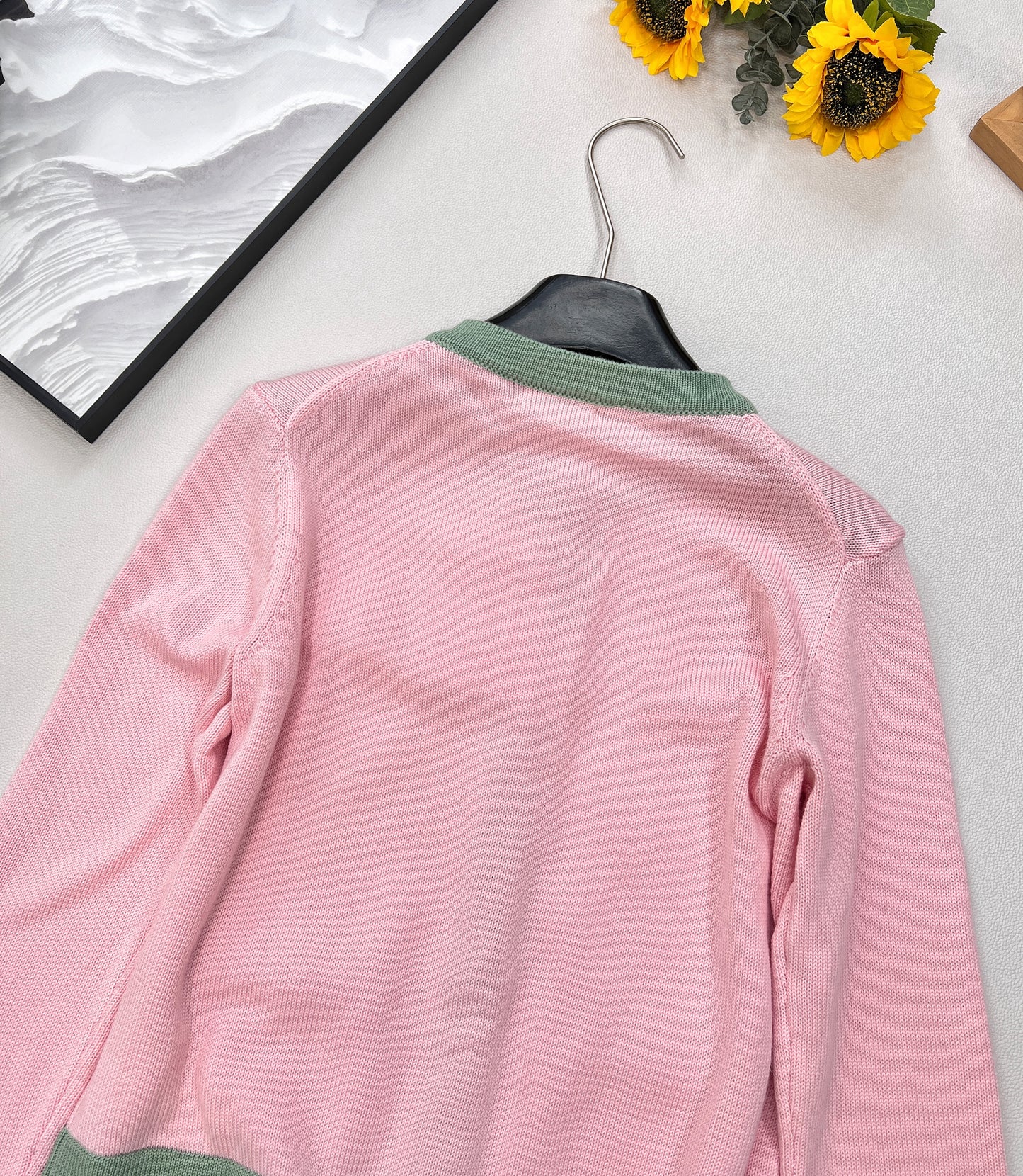 C 24 classic four-pocket contrast color knitted cardigan,