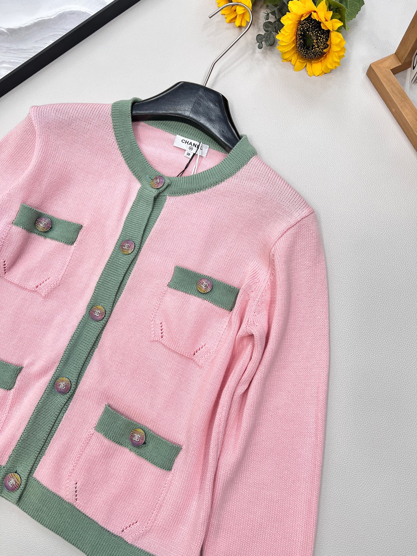 C 24 classic four-pocket contrast color knitted cardigan,