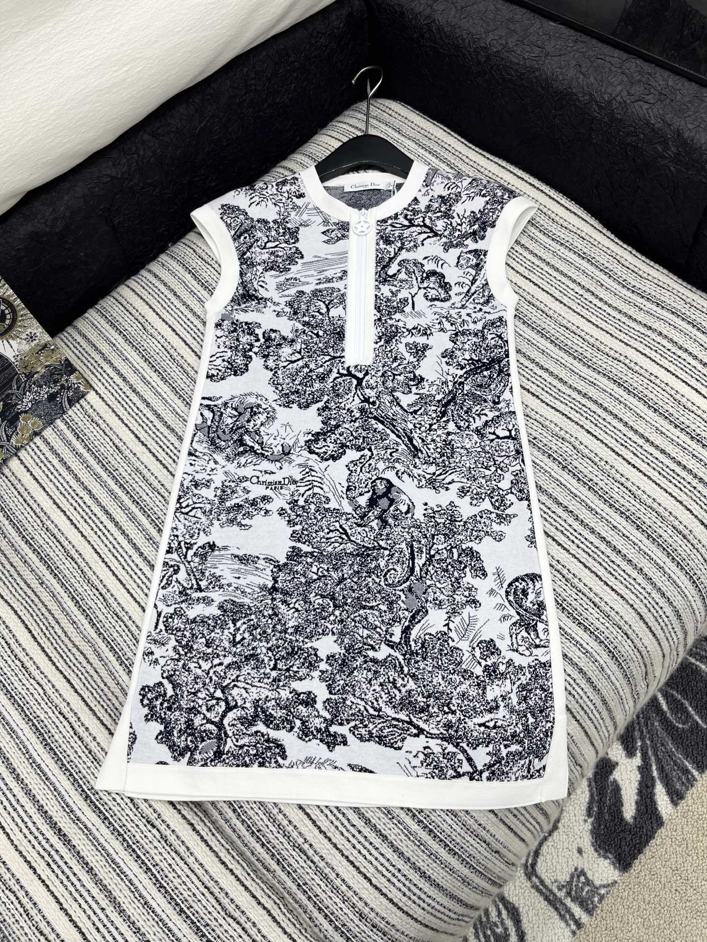 D 25 new product Knitted jacquard vest dress