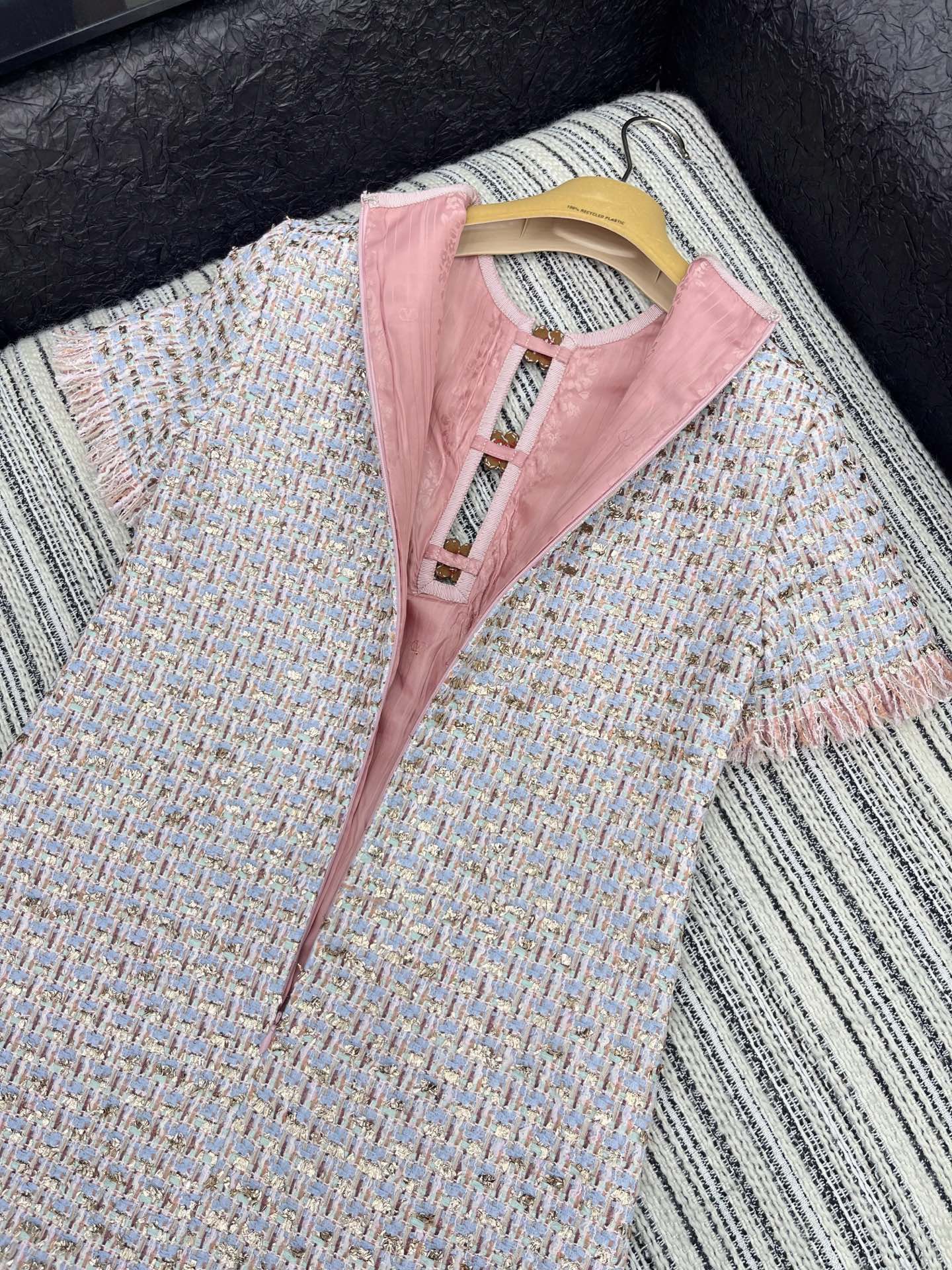 V 25 new woven tweed diamond button round neck dress