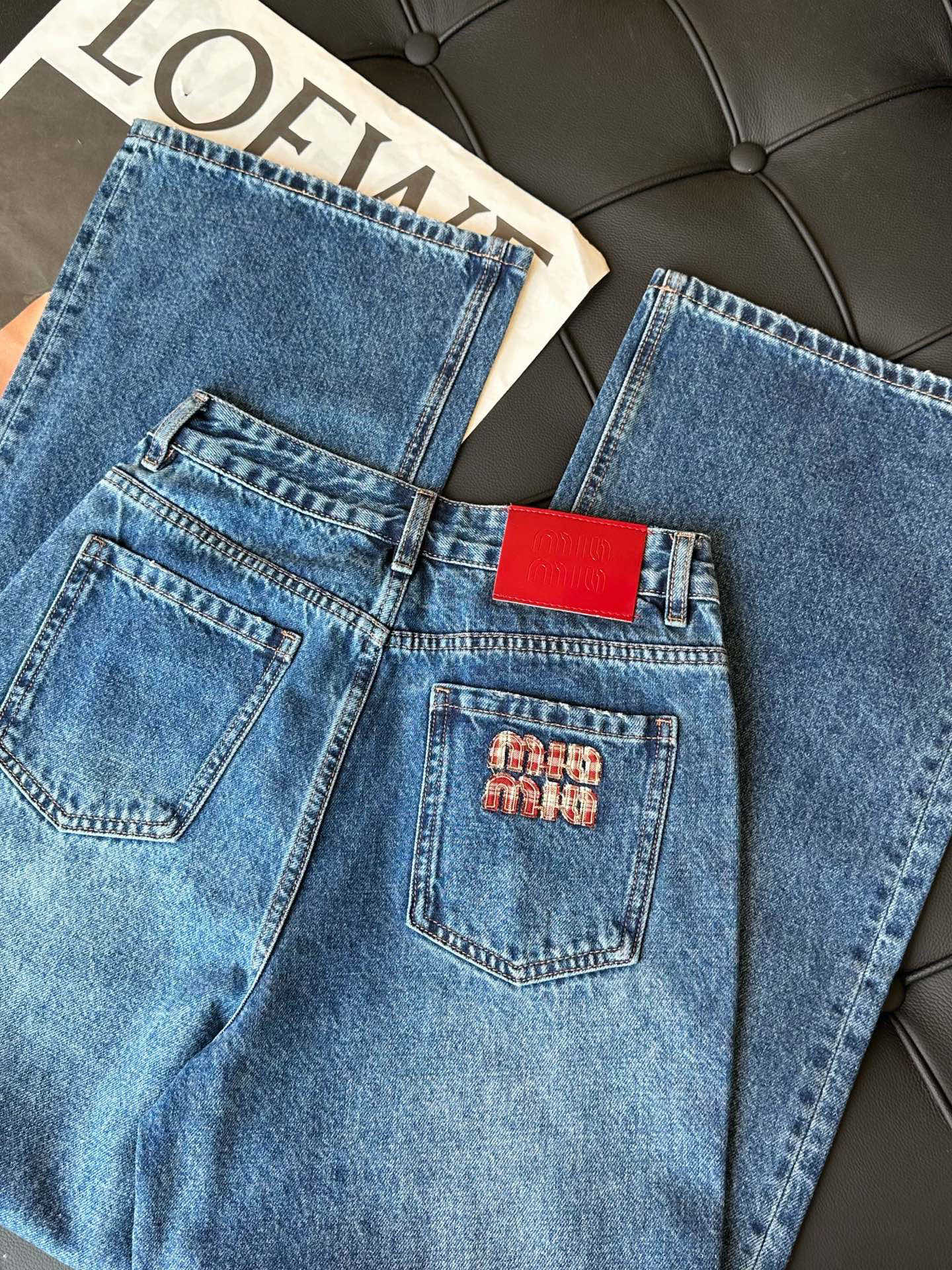 M 25 jeans with split-layer, contrasting colors.
