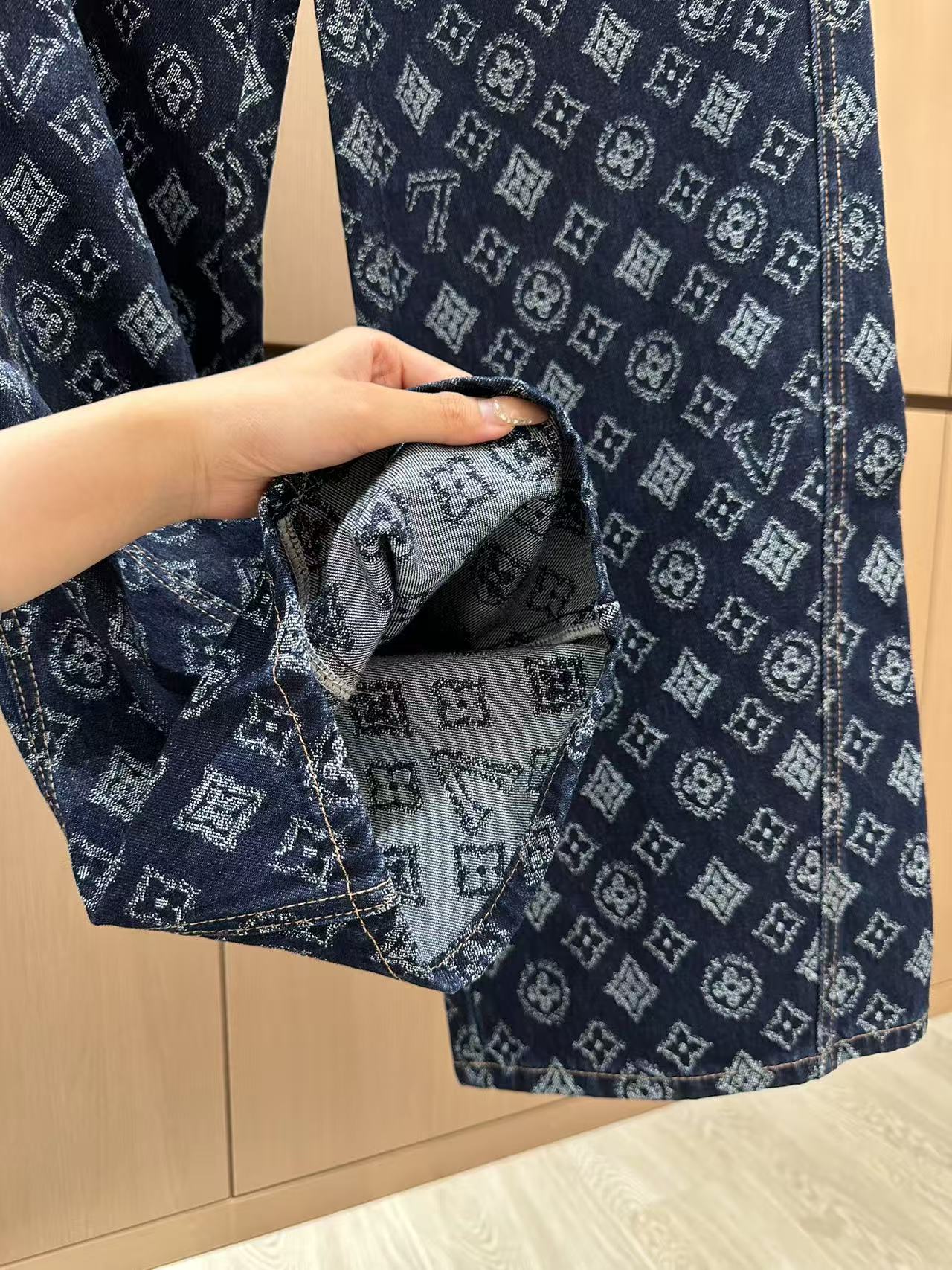 L 25 New Jacquard Jeans