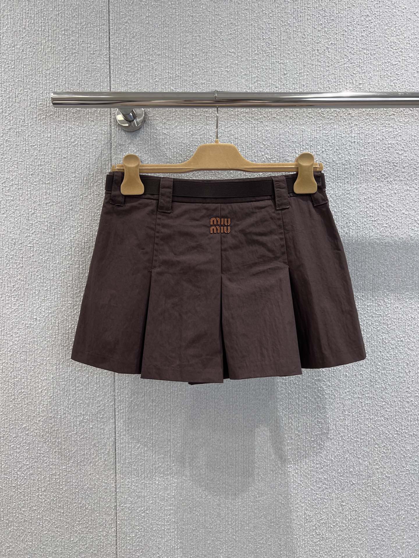 M 25 early fall new England style belt pleated short skirt