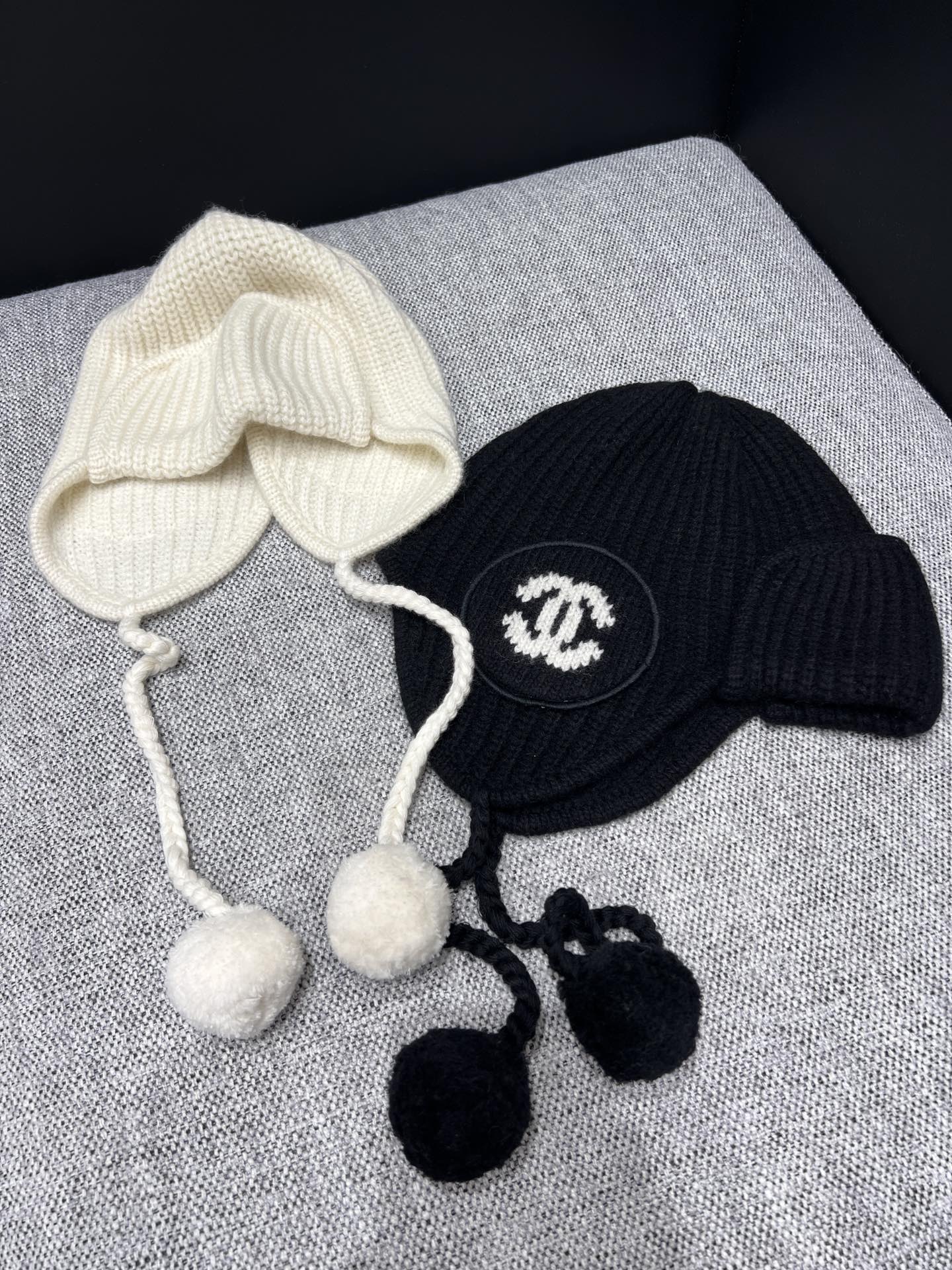 C 25B New High-End Handcrafted Collection Cashmere Pom Pom Lei Feng Hat